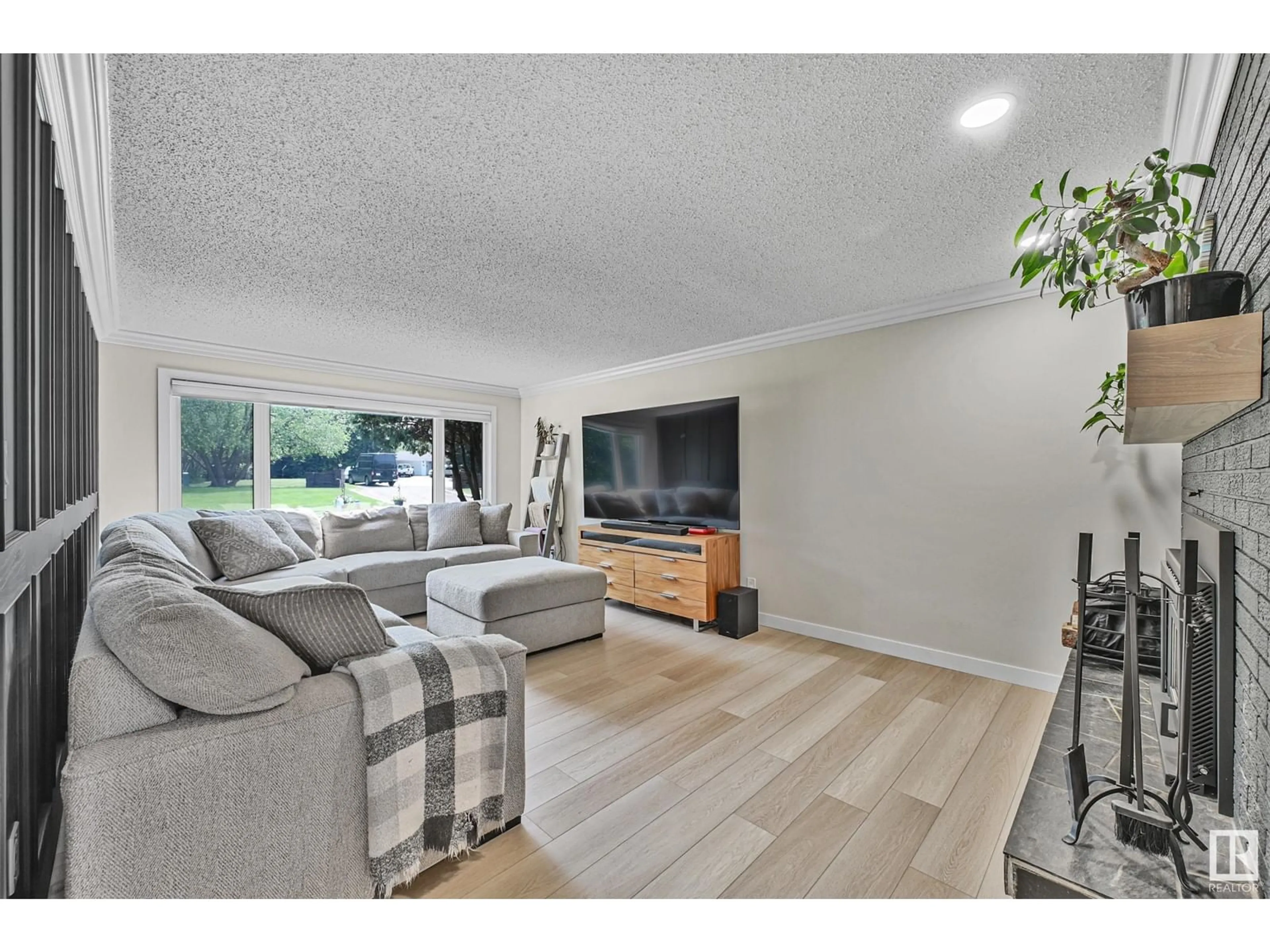 Living room with furniture, wood/laminate floor for 12 55305 RGE ROAD 242, Rural Sturgeon County Alberta T0A1N0