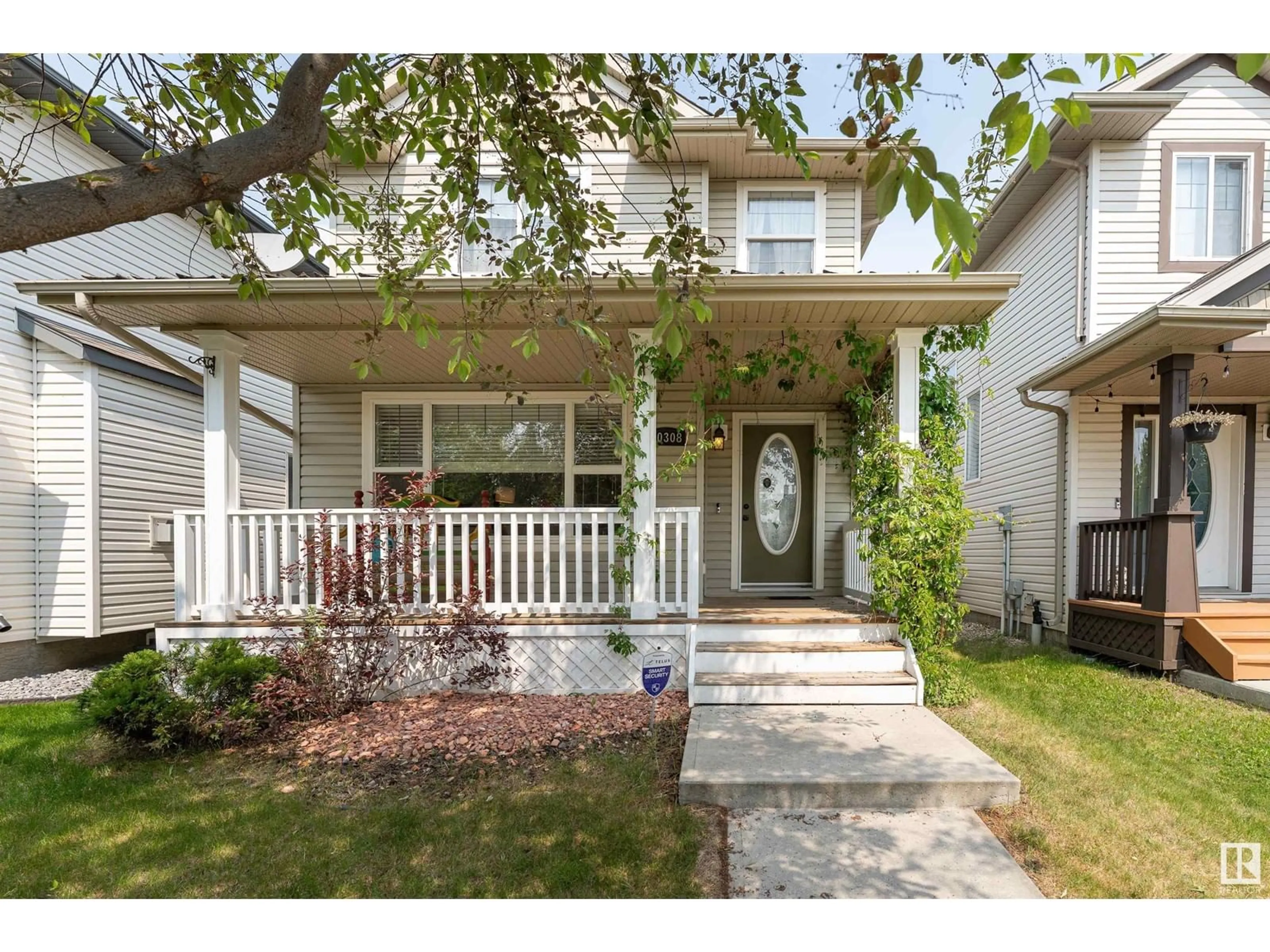 Home with vinyl exterior material, street for 20308 53 AV, Edmonton Alberta T6M2Y9