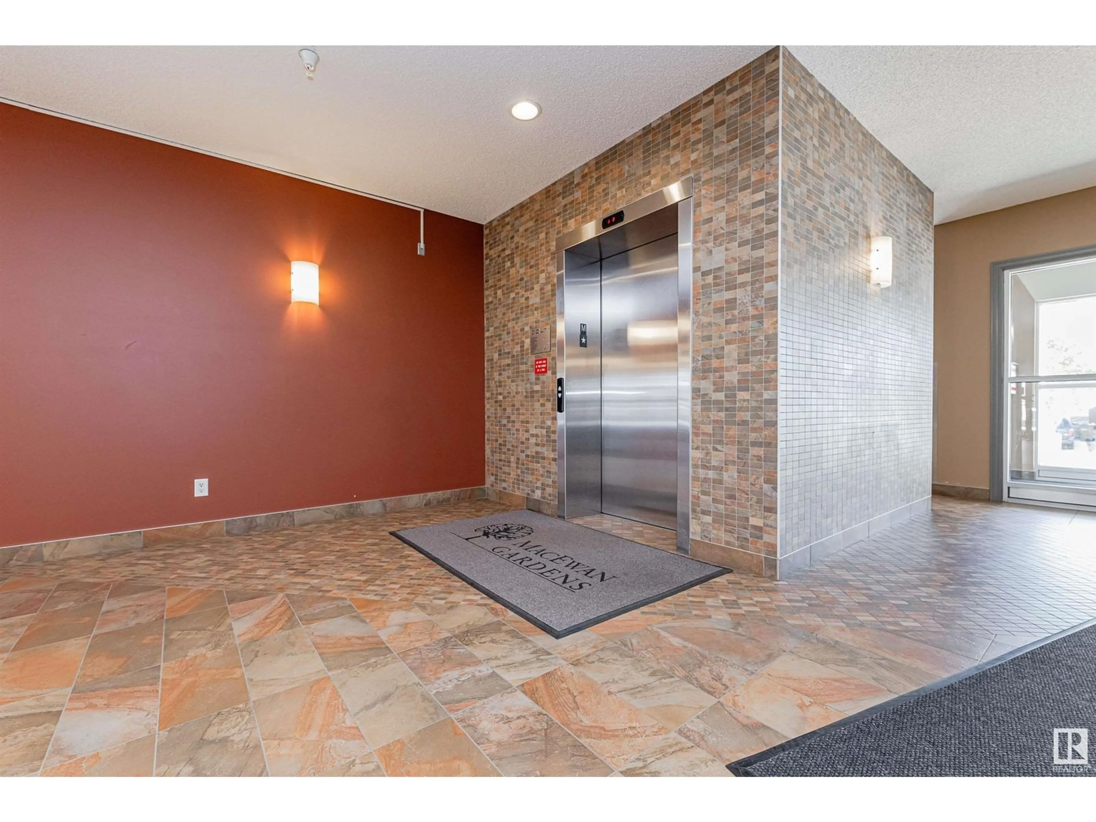 Indoor foyer for 226 - 315 MACEWAN RD, Edmonton Alberta T6W0C5