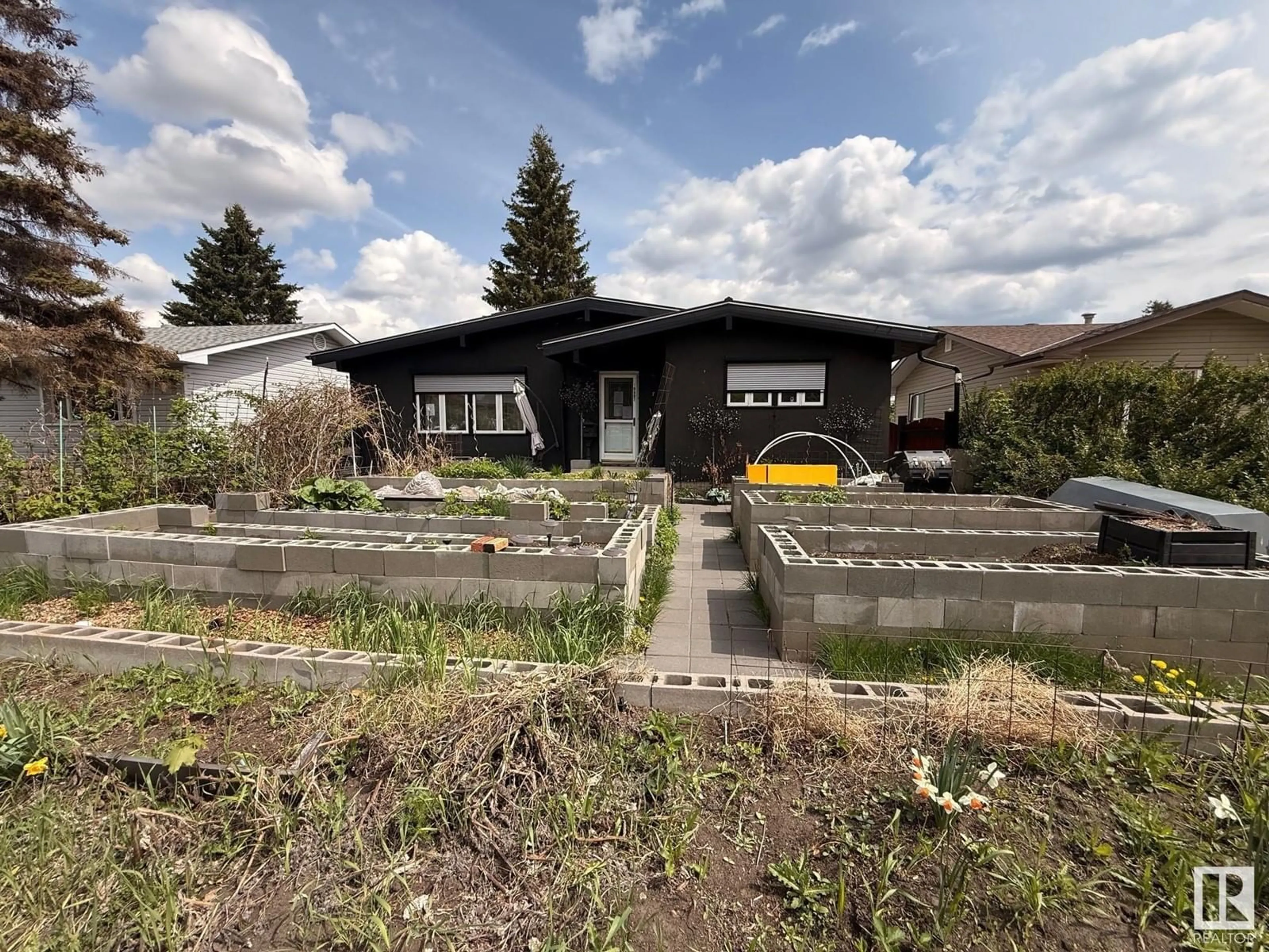 Unknown for 10807 31 ST, Edmonton Alberta T5W1W6
