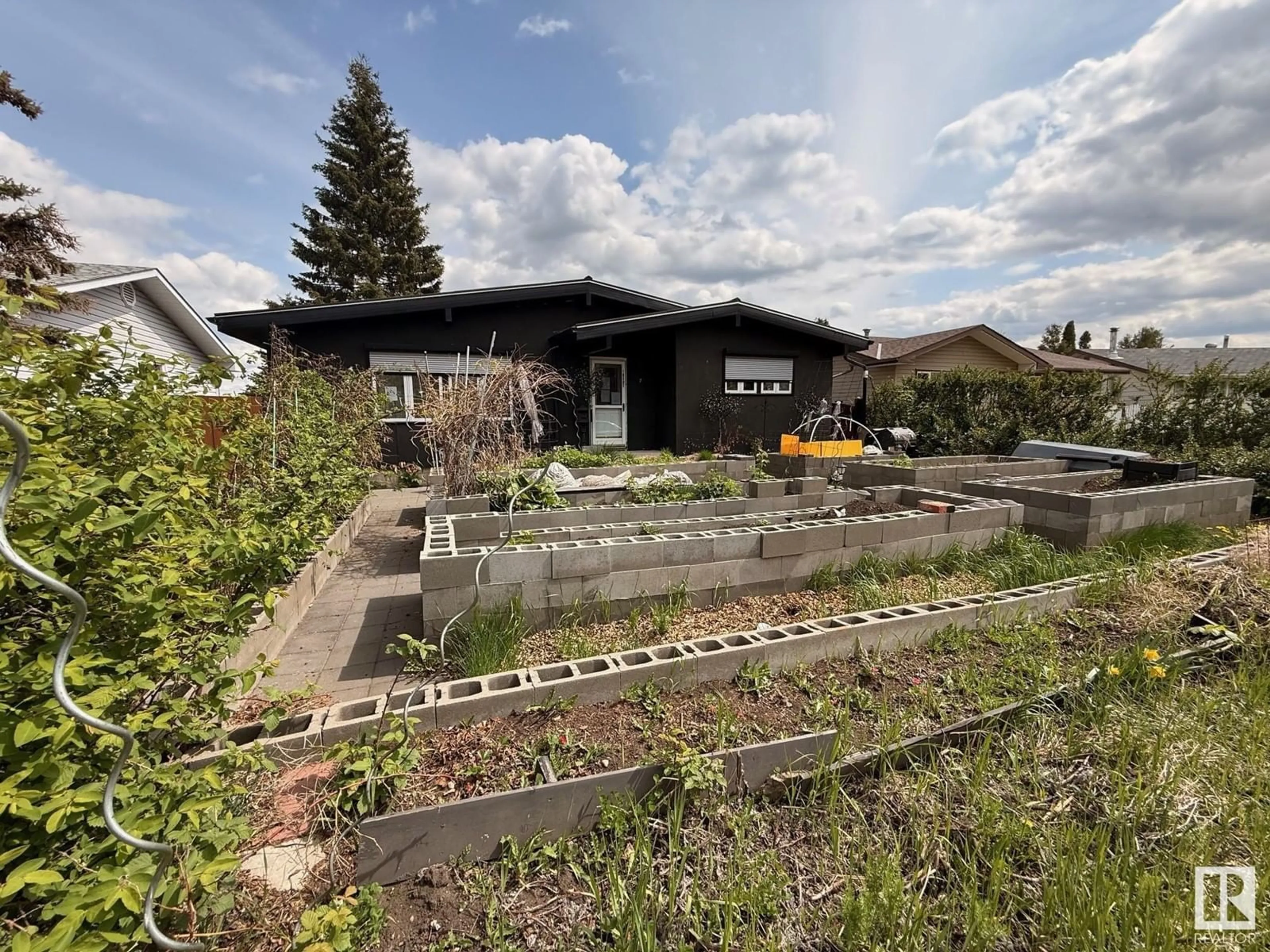 Unknown for 10807 31 ST, Edmonton Alberta T5W1W6