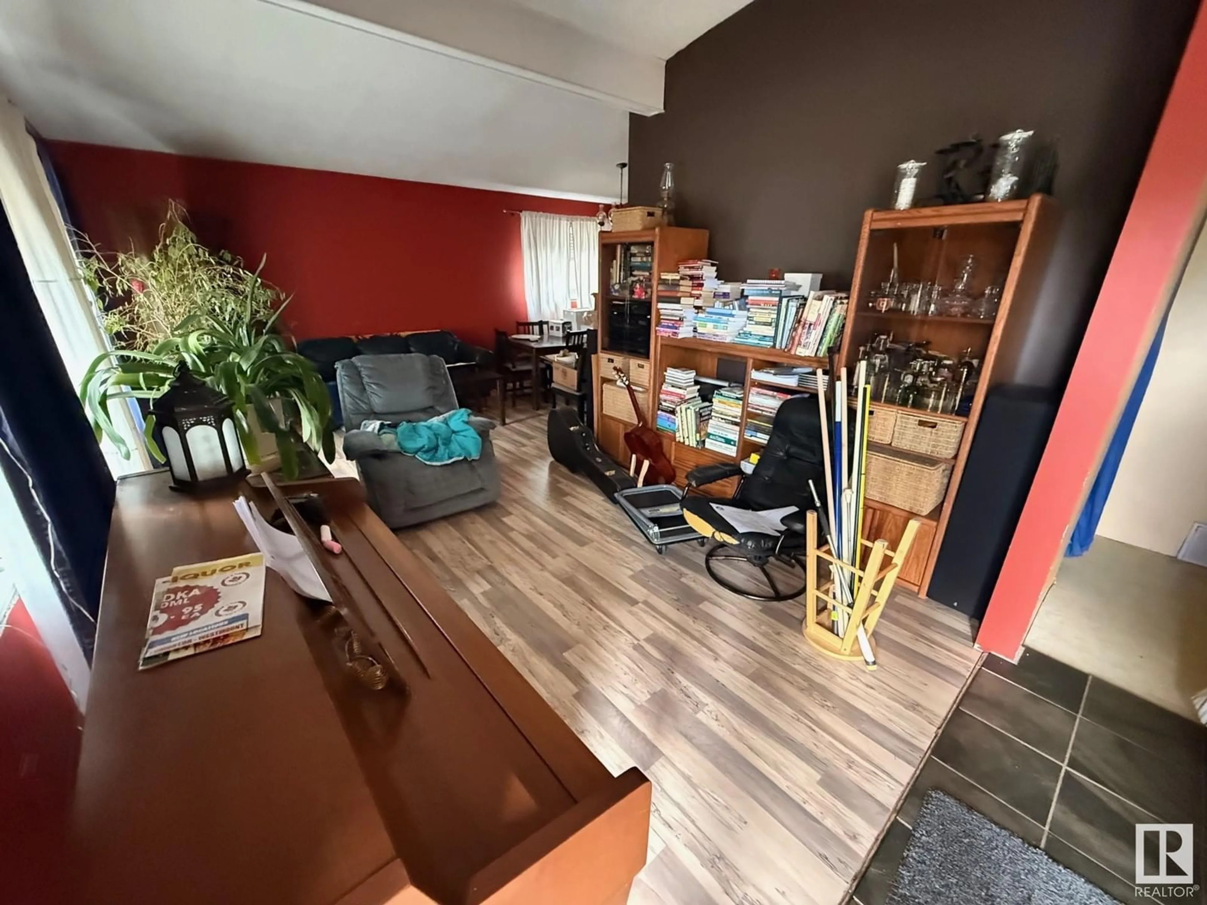 A pic of a room for 10807 31 ST, Edmonton Alberta T5W1W6