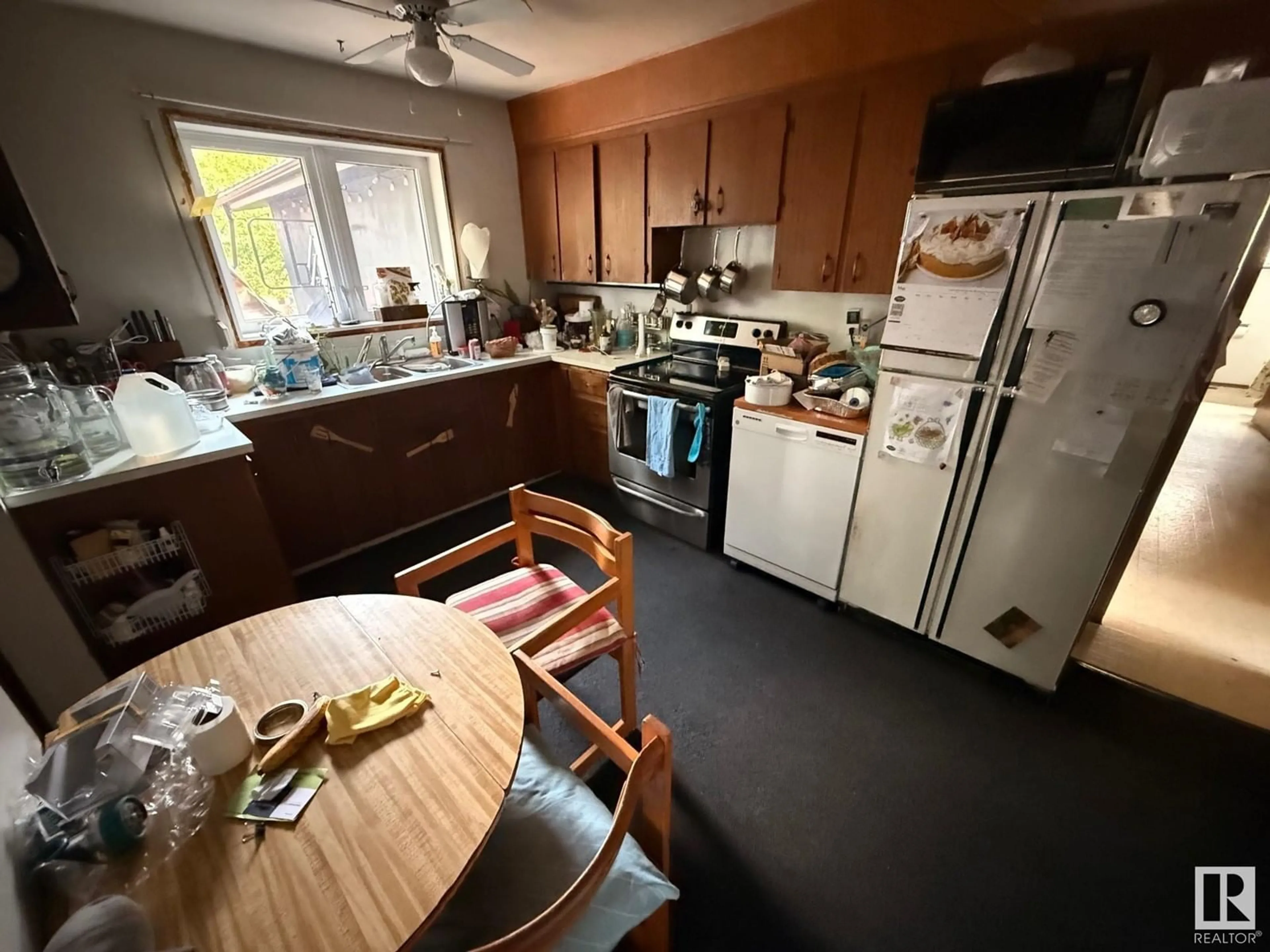 Standard kitchen, unknown for 10807 31 ST, Edmonton Alberta T5W1W6