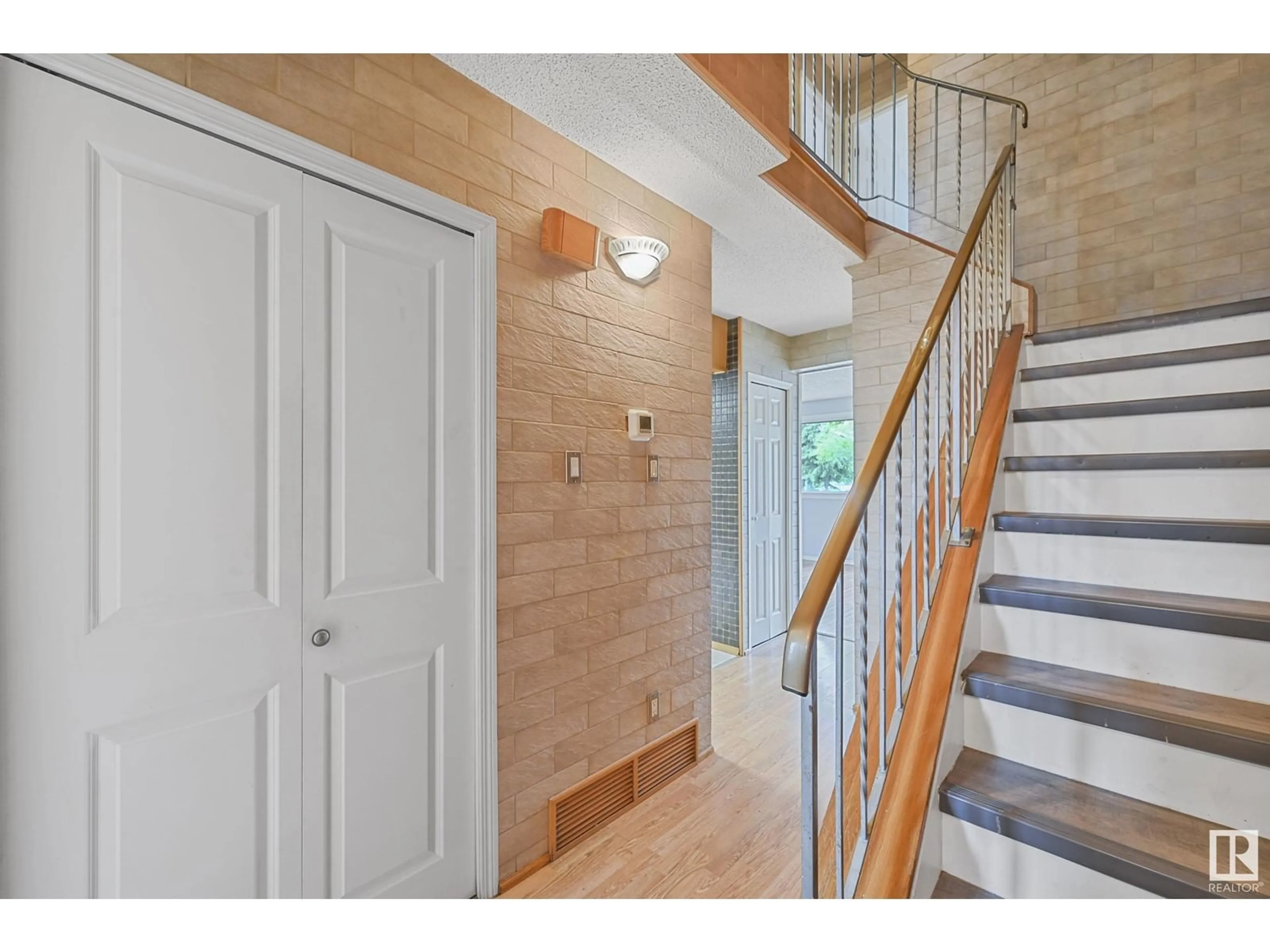 Unknown for 1281 HOOKE RD, Edmonton Alberta T5A4A5