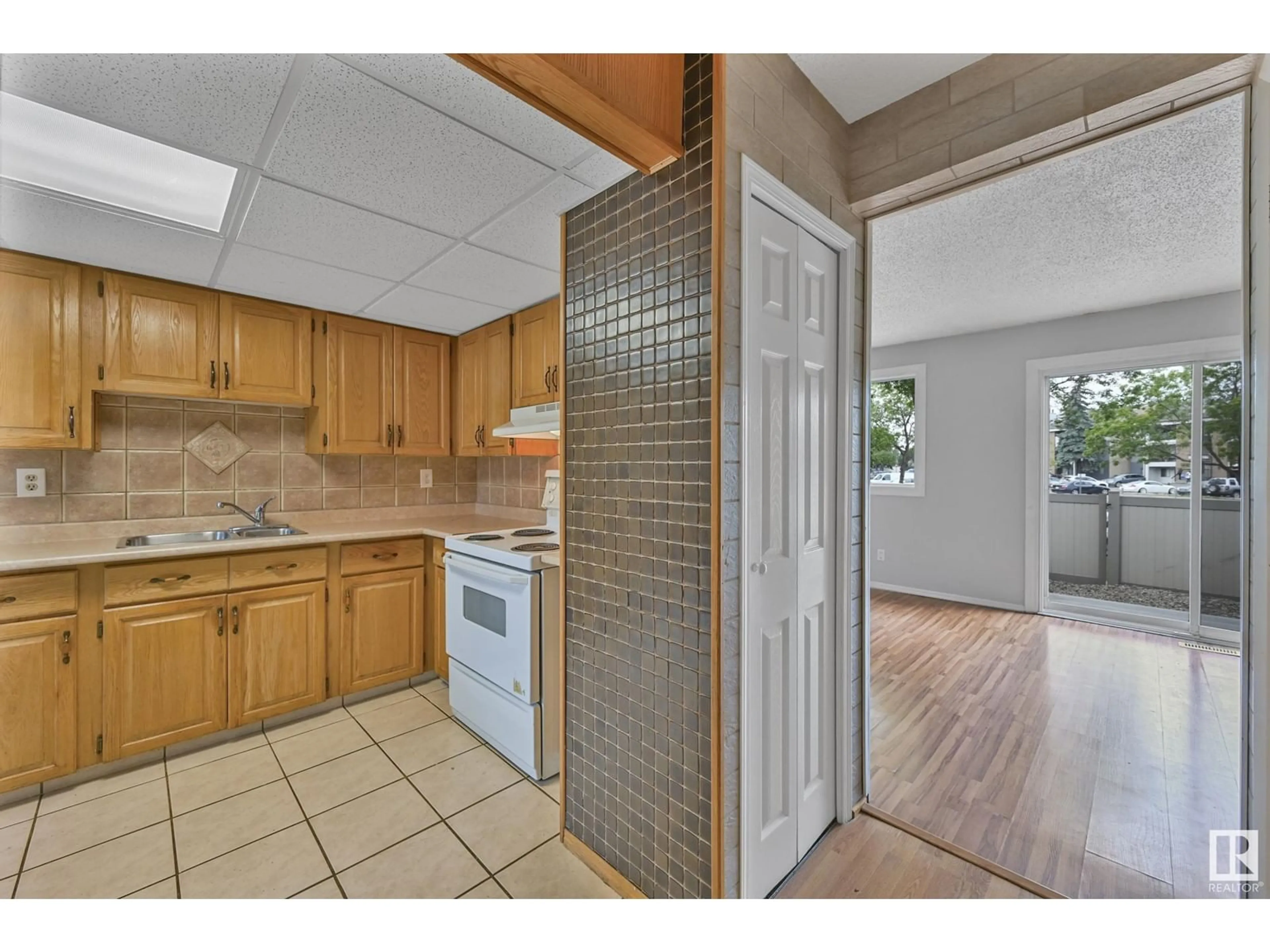 Standard kitchen, unknown for 1281 HOOKE RD, Edmonton Alberta T5A4A5