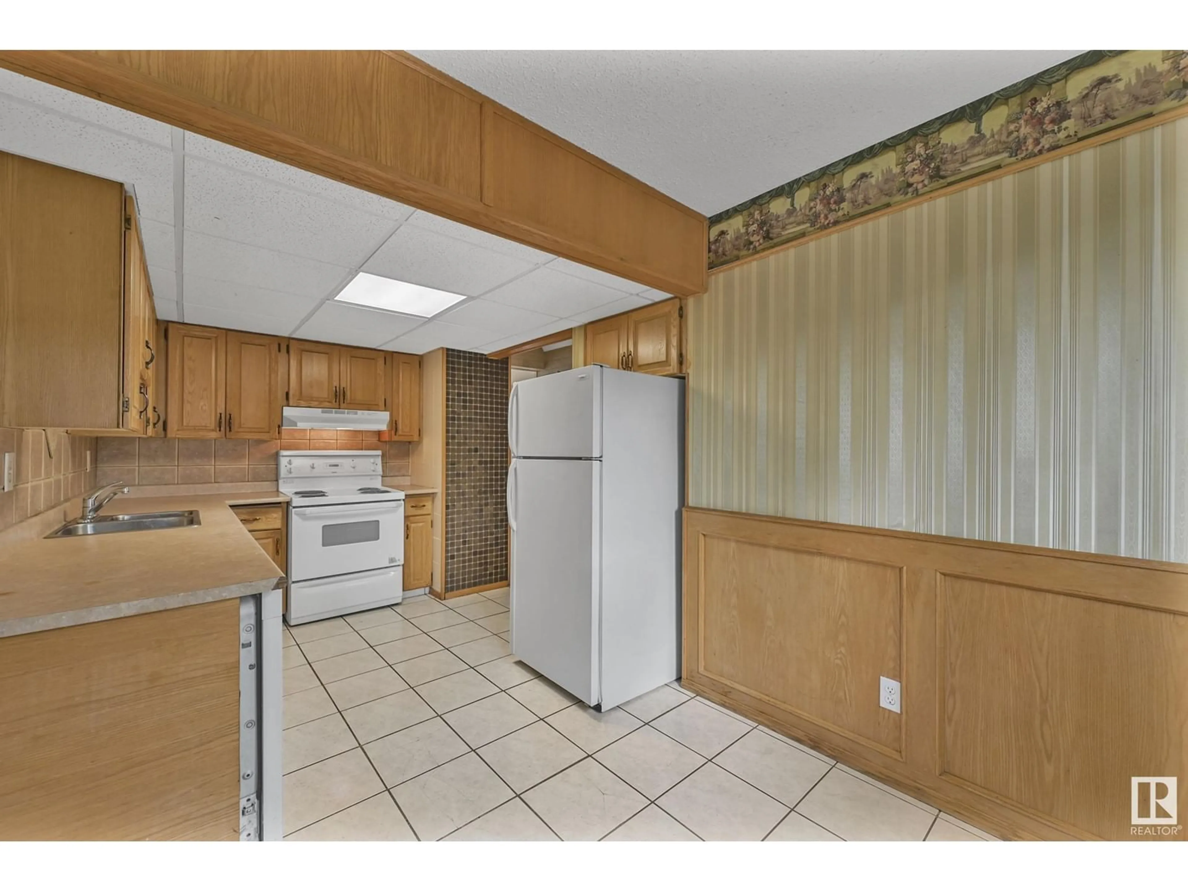 Standard kitchen, unknown for 1281 HOOKE RD, Edmonton Alberta T5A4A5