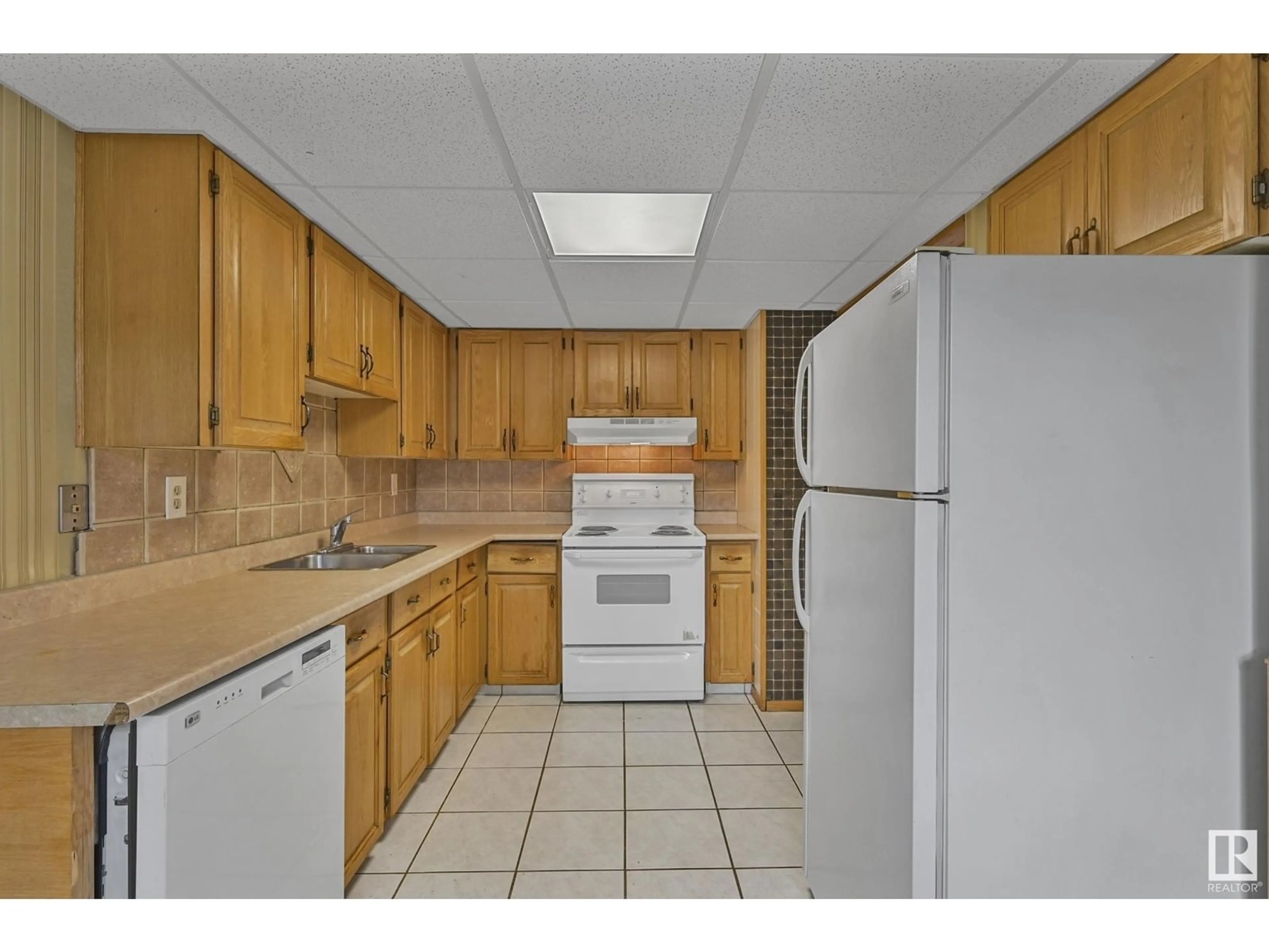 Standard kitchen, unknown for 1281 HOOKE RD, Edmonton Alberta T5A4A5