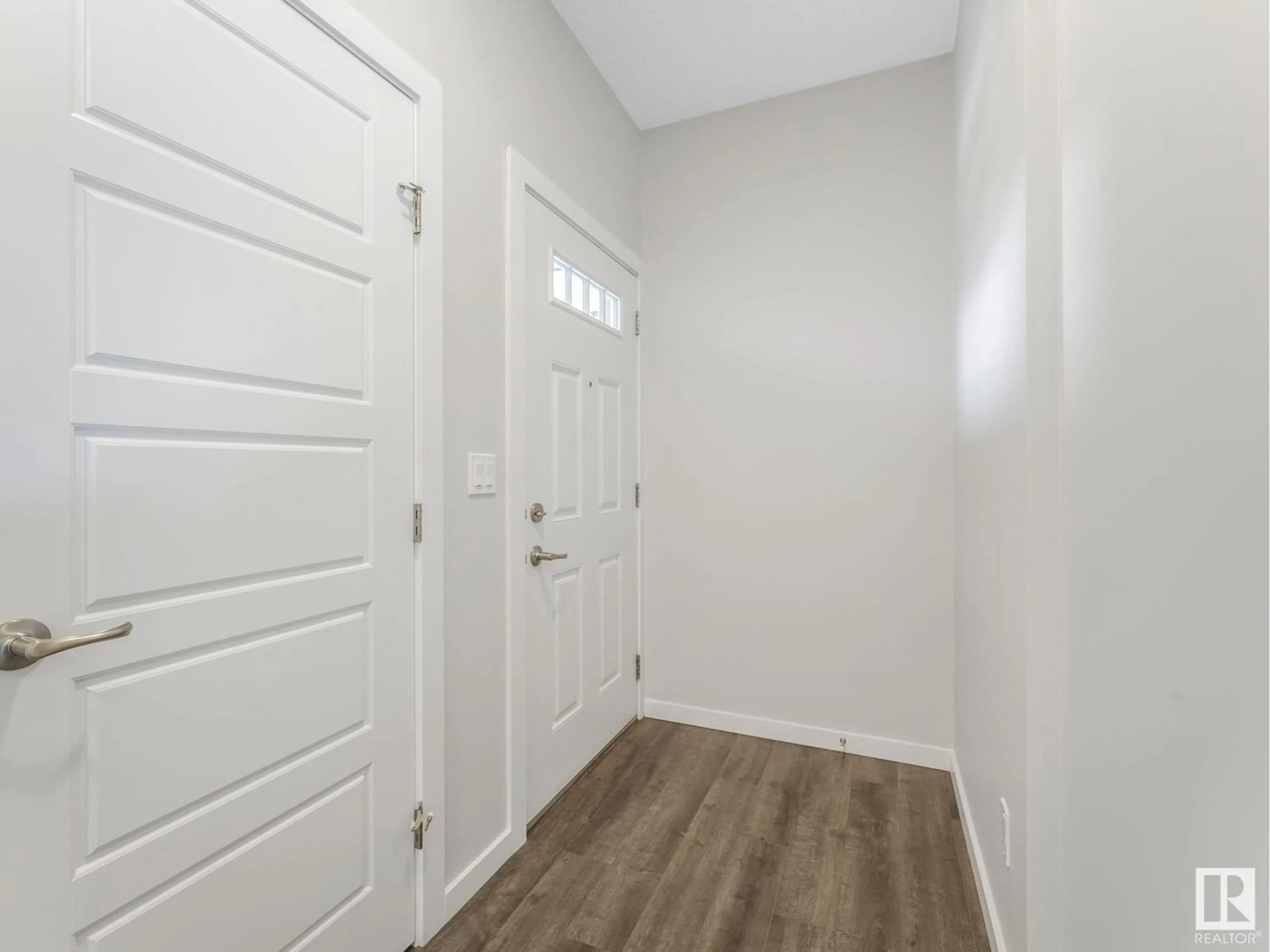 Indoor entryway for 1407 DARBY GR, Edmonton Alberta T6W4N4