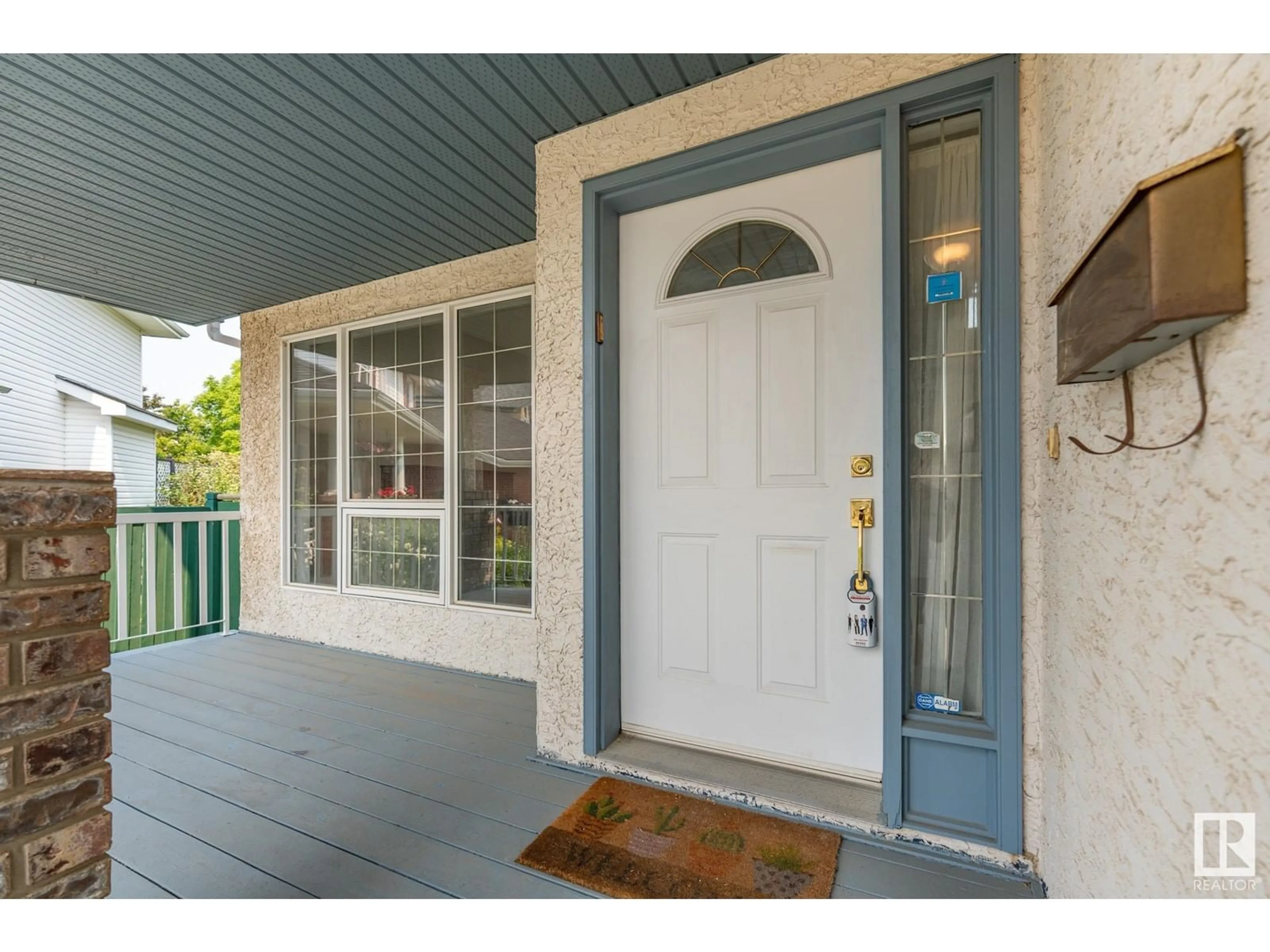 Indoor entryway for 2006 HADDOW DR, Edmonton Alberta T6R2P2