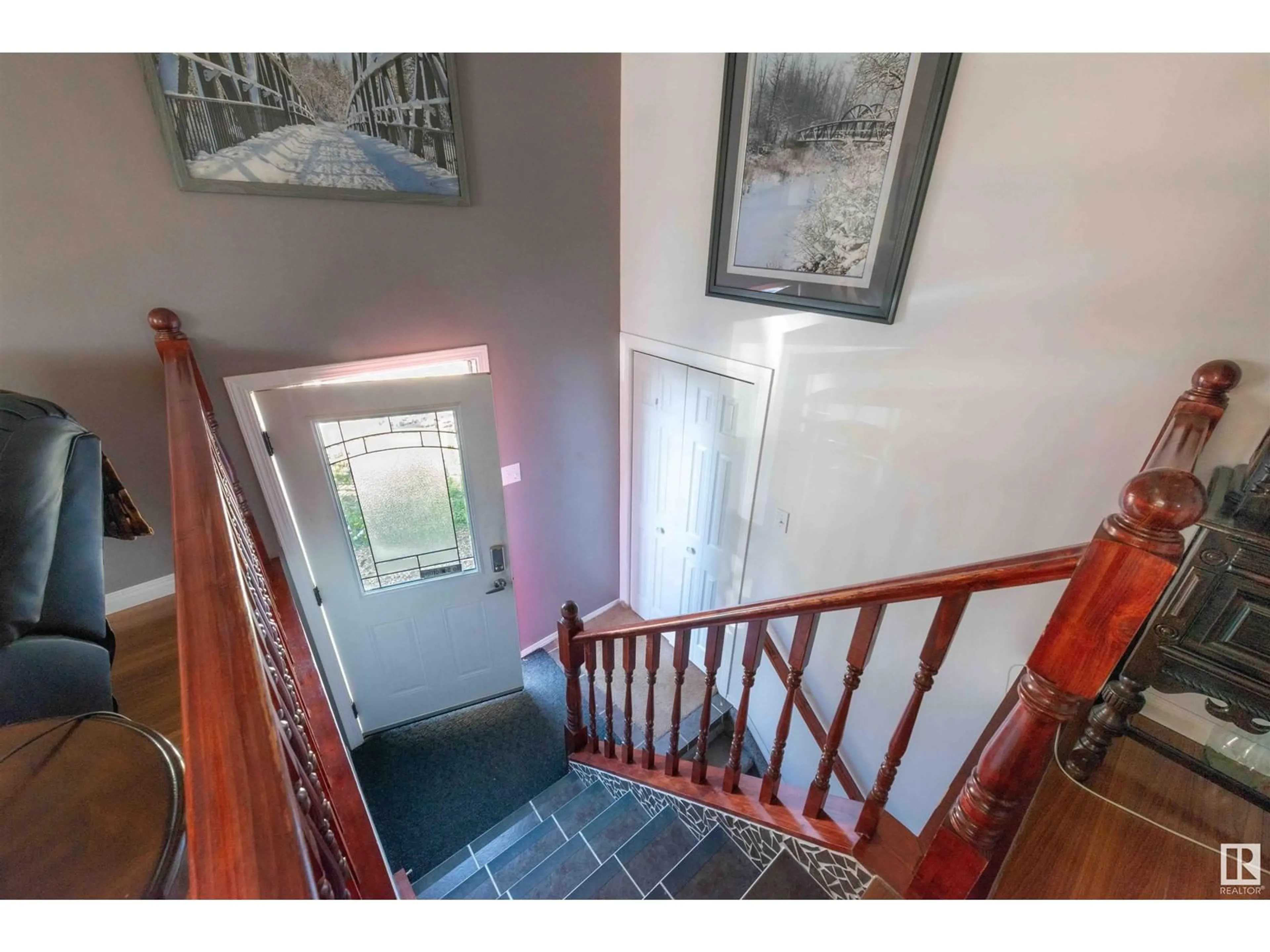 Indoor foyer for 5207 52 ST, Leduc Alberta T9E5L9