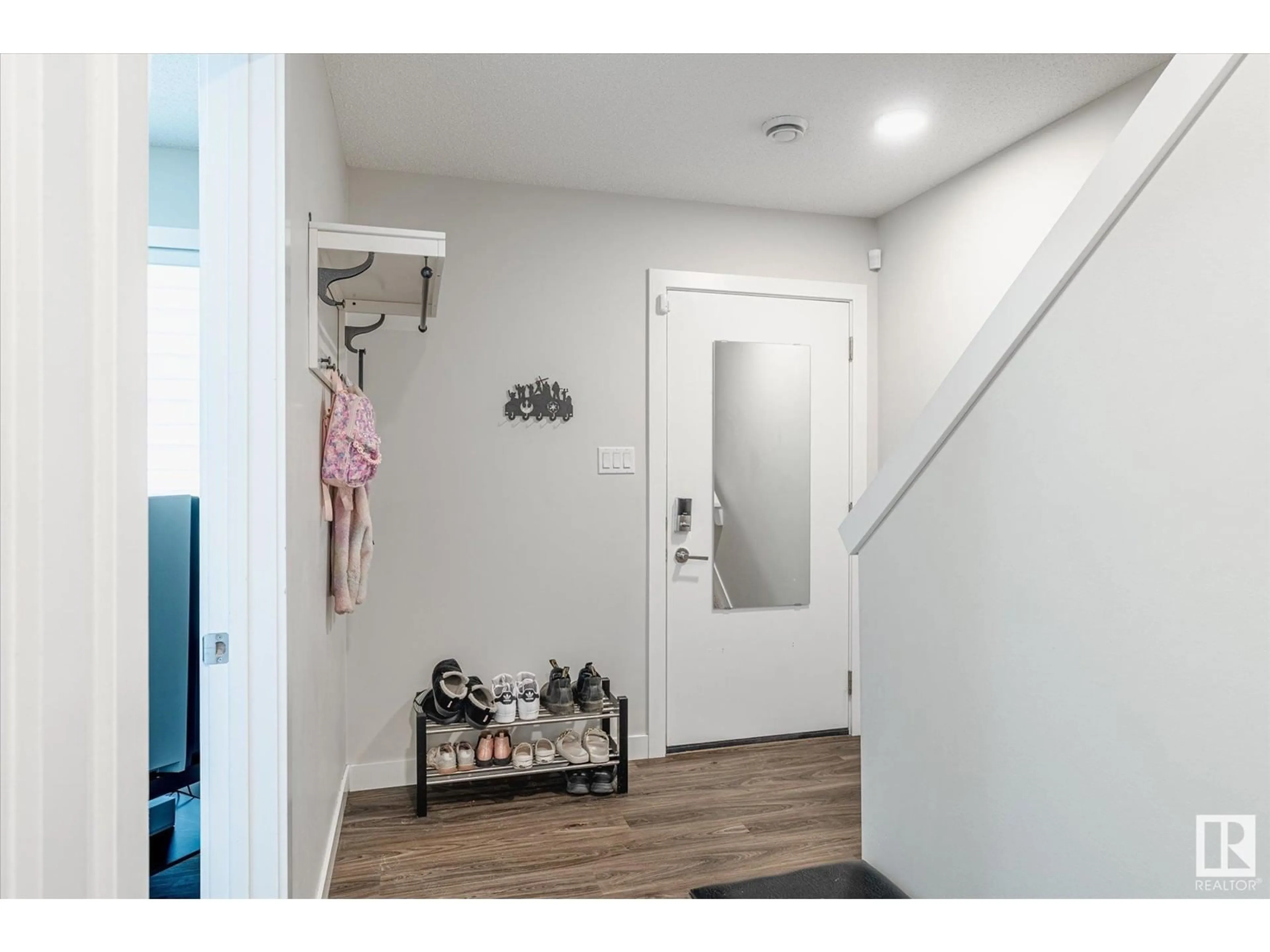 Indoor entryway for #4 - 979 CRYSTALLINA NERA WY, Edmonton Alberta T5Z0S3