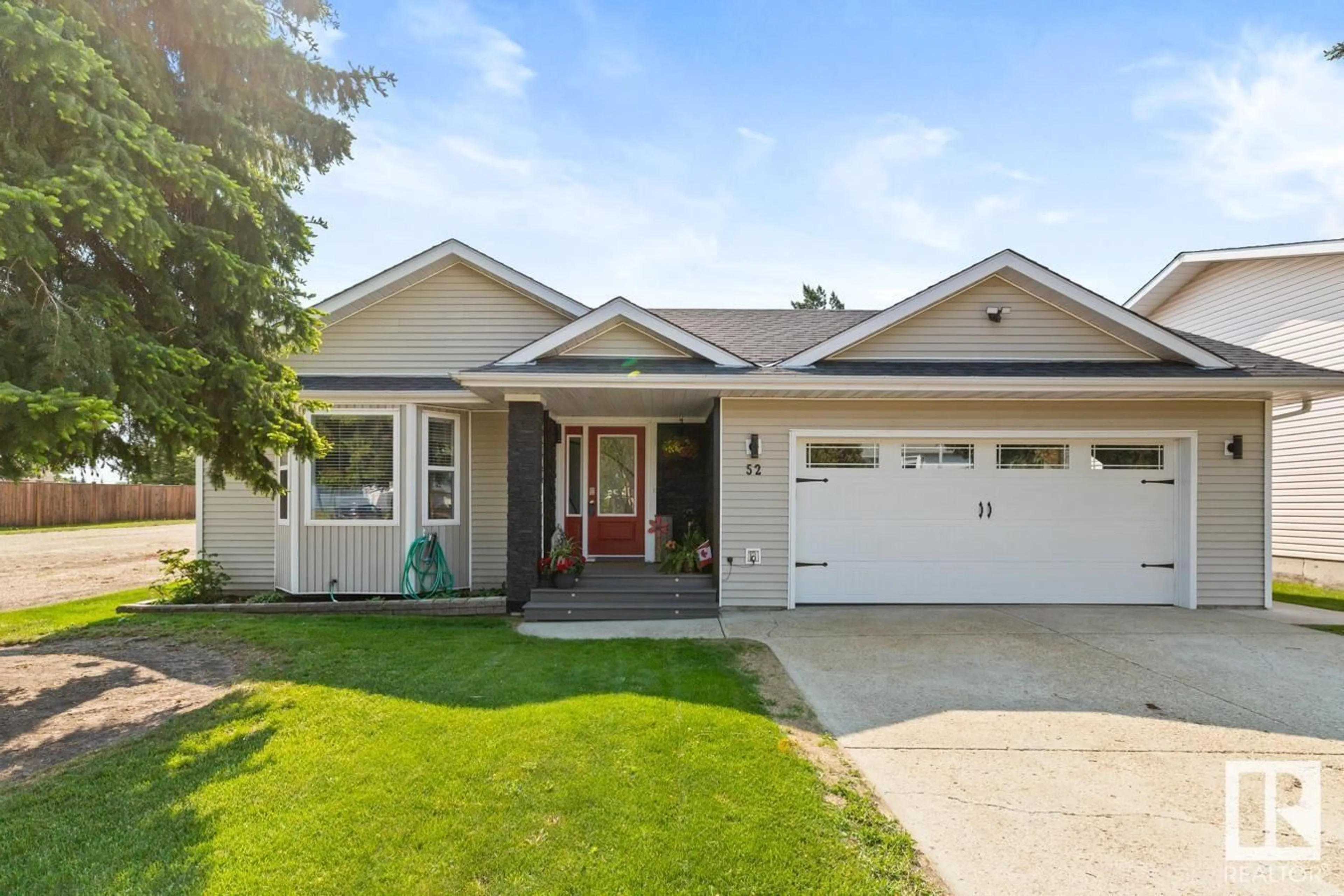 Home with vinyl exterior material, street for 52 PARKVIEW CR, Calmar Alberta T0C0V0