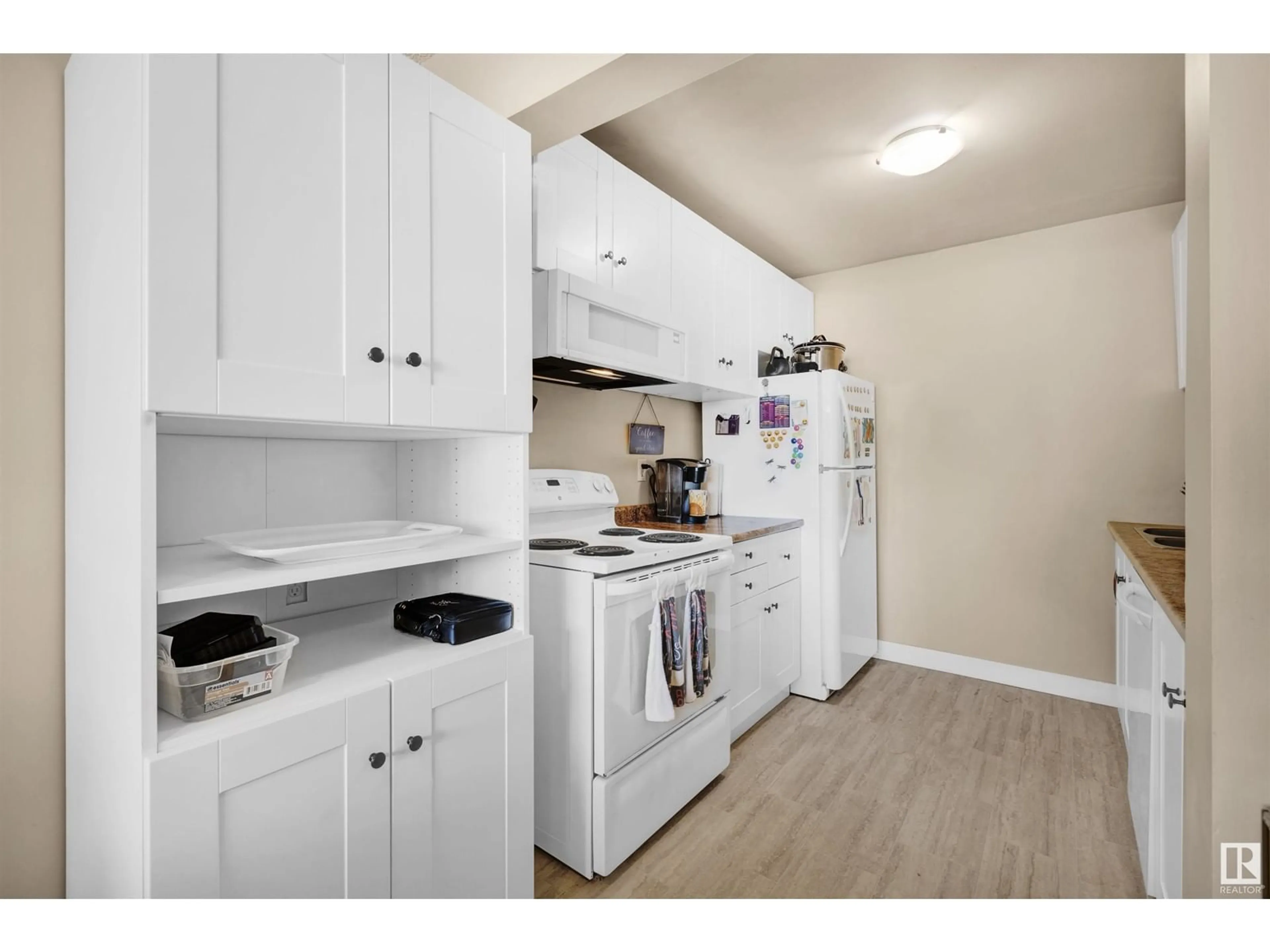Standard kitchen, unknown for 4715 35 AV, Edmonton Alberta T6L3P8