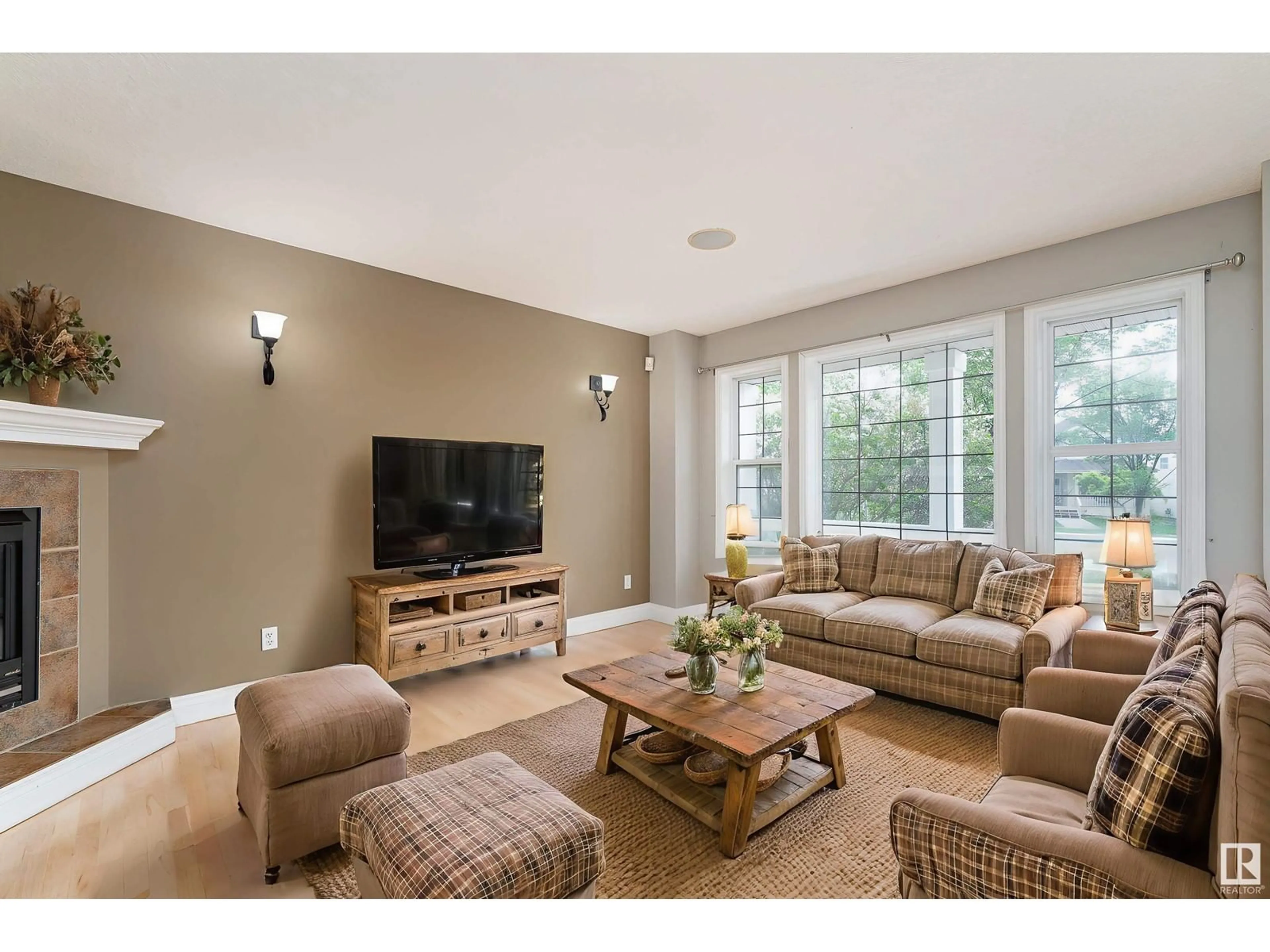 Living room with furniture, unknown for 8 BETHEL DR, Sherwood Park Alberta T8H2G1