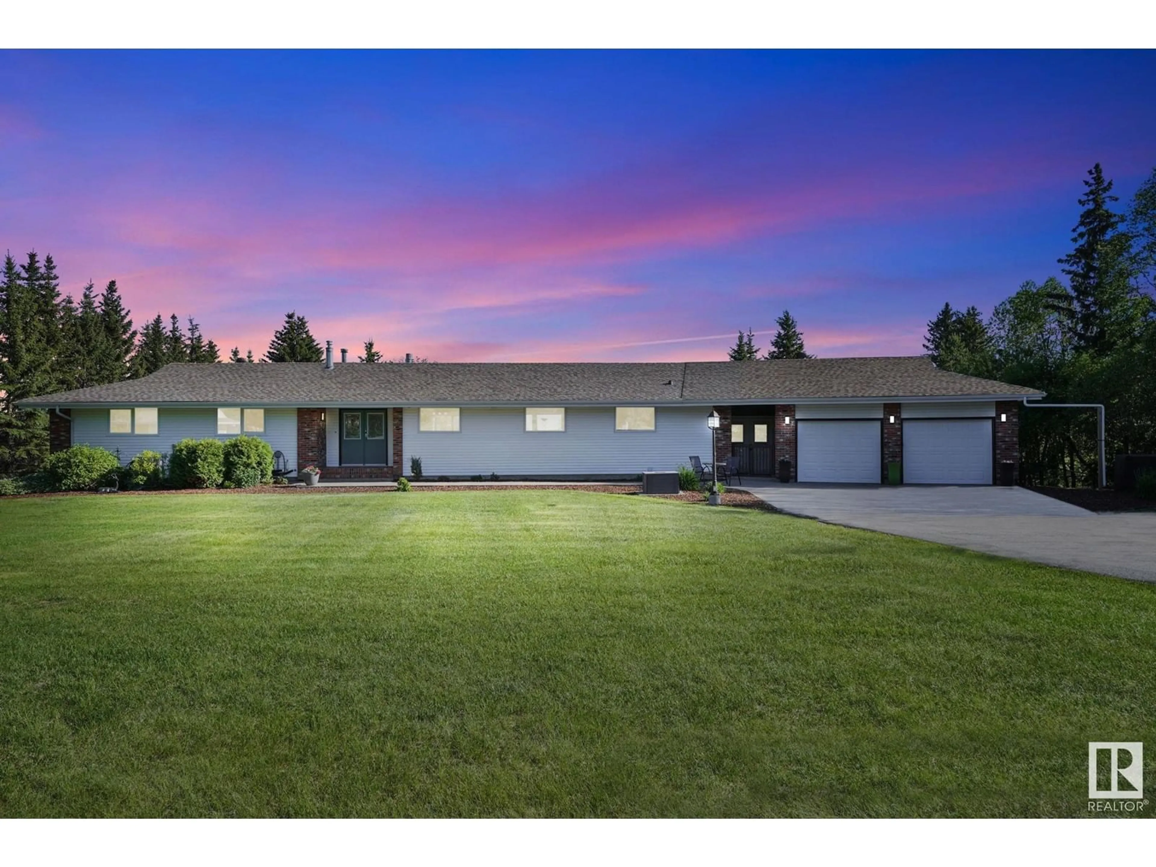 A pic from outside/outdoor area/front of a property/back of a property/a pic from drone, street for #9 - 26328 MEADOWVIEW DR, Rural Sturgeon County Alberta T8T0L6