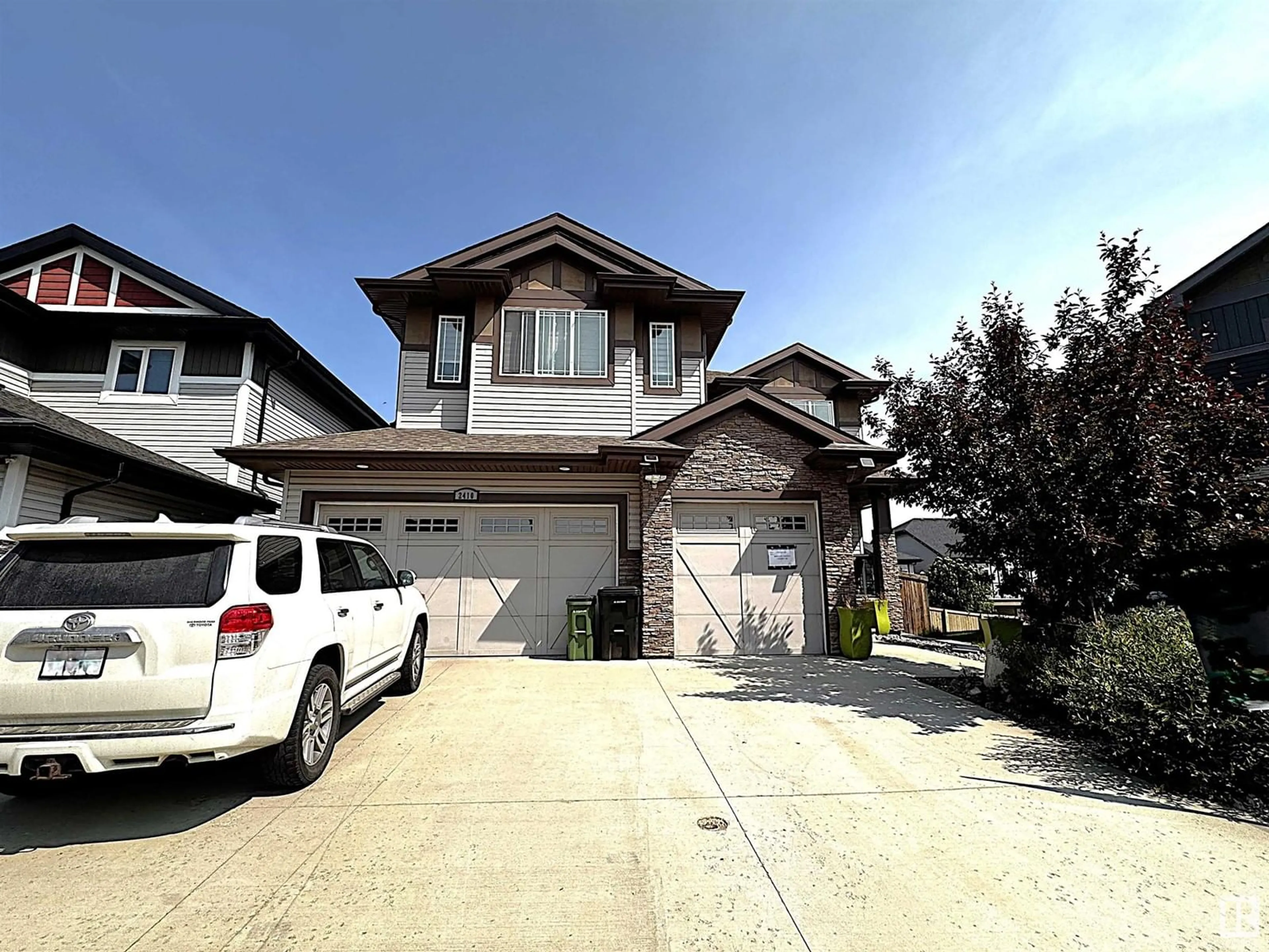 A pic from outside/outdoor area/front of a property/back of a property/a pic from drone, street for 2410 ASHCRAFT CR, Edmonton Alberta T6W2N1