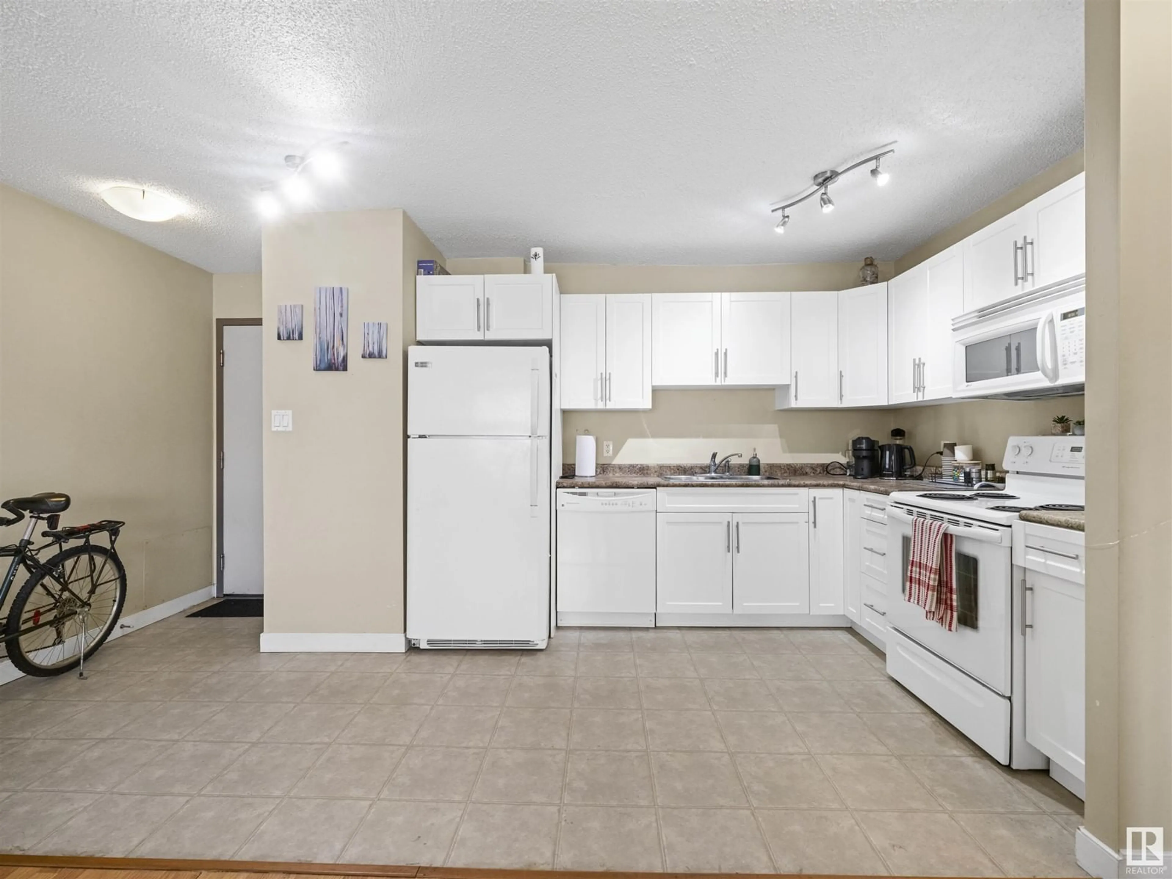 Standard kitchen, unknown for #409 - 9710 105 ST, Edmonton Alberta T5K1A4