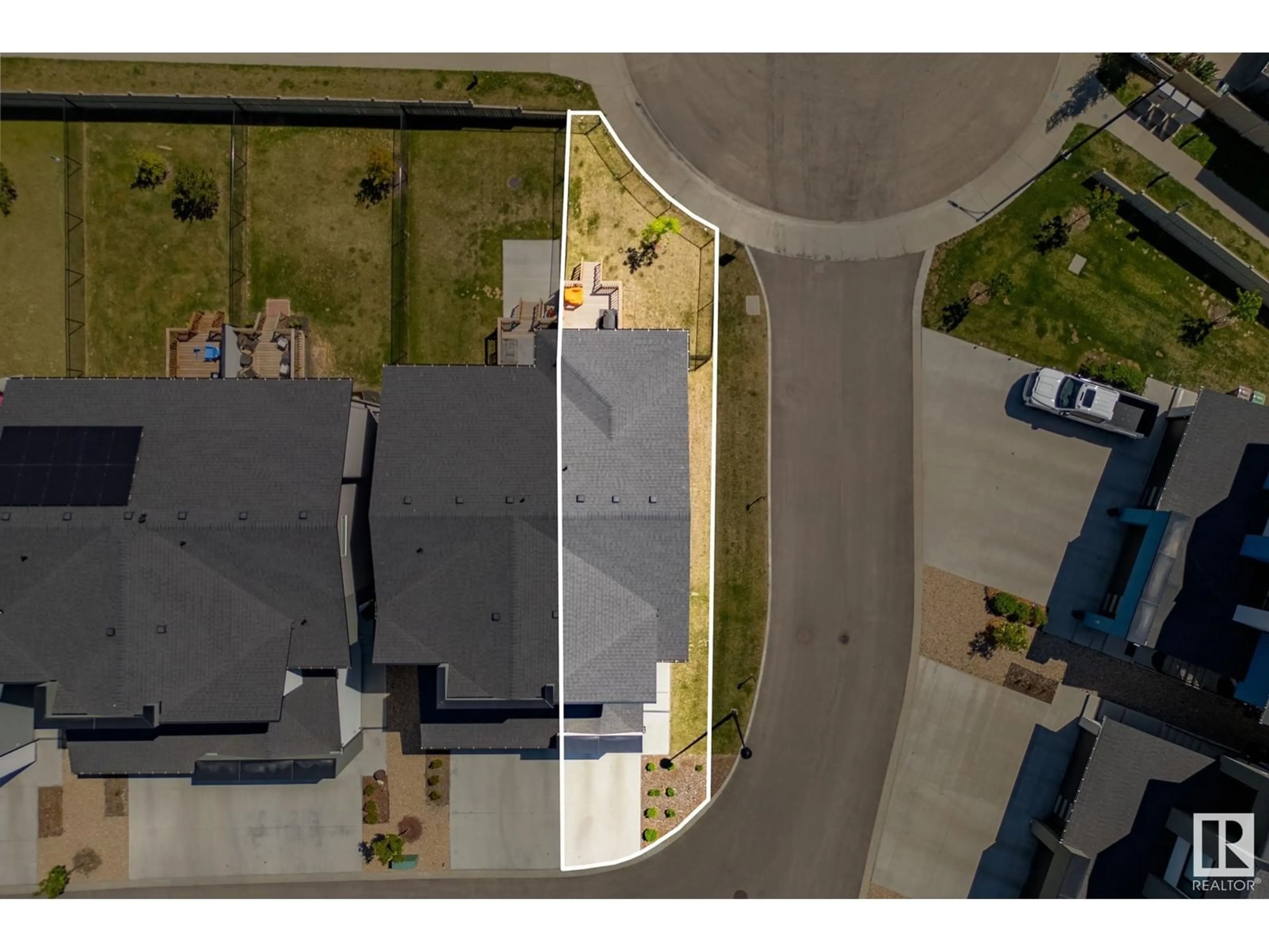 A pic from outside/outdoor area/front of a property/back of a property/a pic from drone, street for 50 - 44 EDINBURGH CRT, St. Albert Alberta T8N7X5