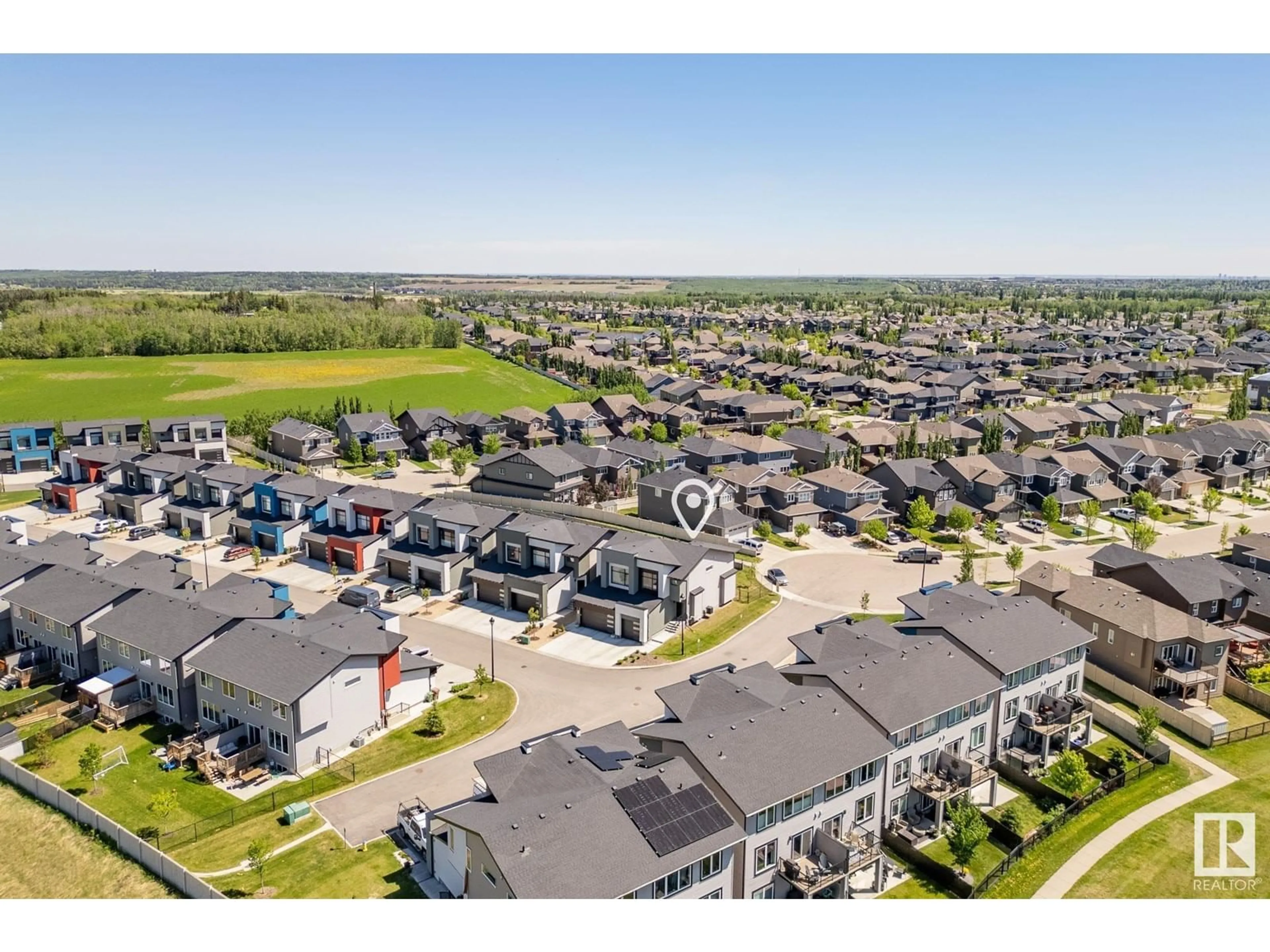 A pic from outside/outdoor area/front of a property/back of a property/a pic from drone, unknown for 50 - 44 EDINBURGH CRT, St. Albert Alberta T8N7X5
