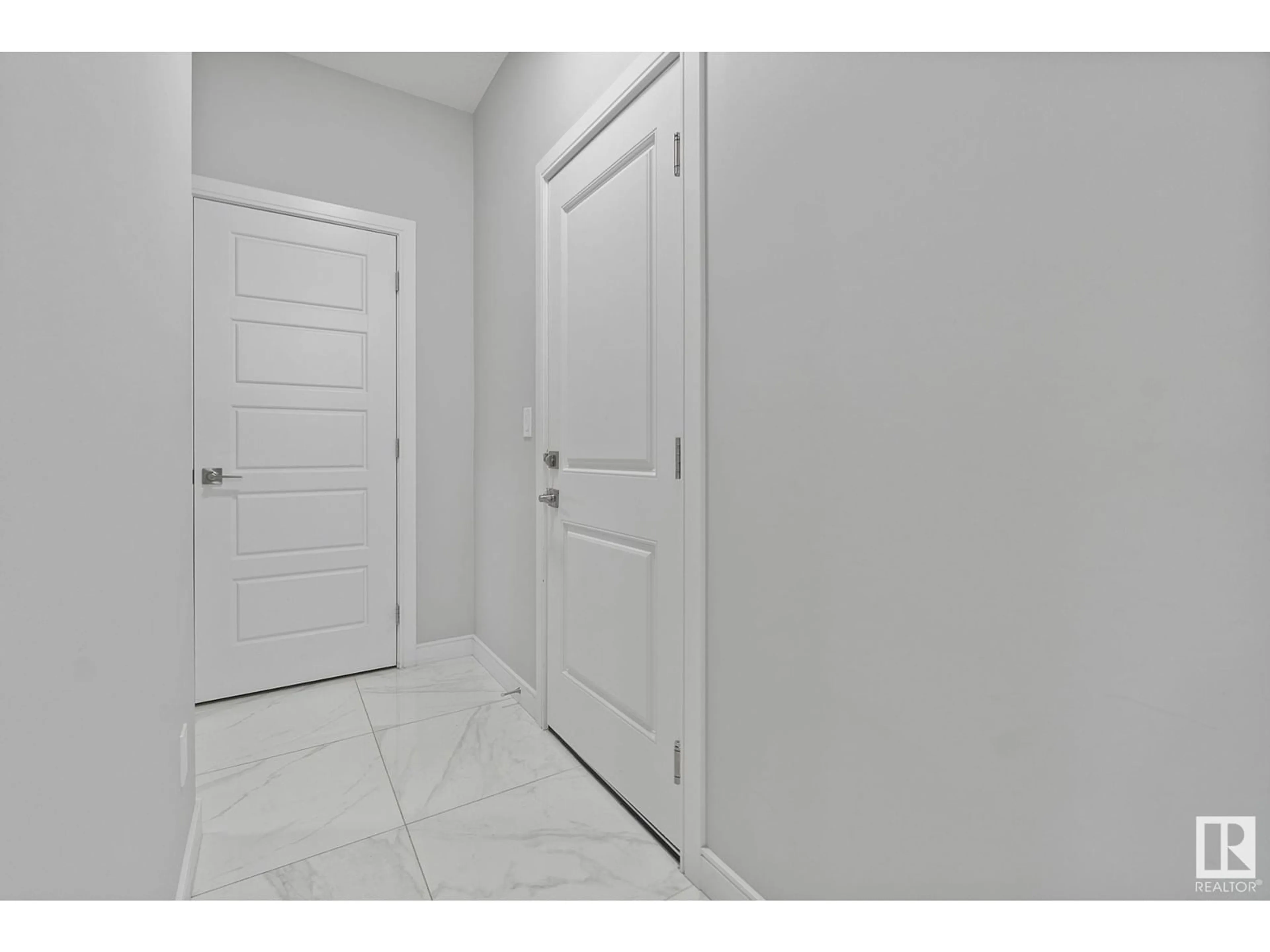Indoor entryway for 1691 ENRIGHT WY, Edmonton Alberta T6M0Z1