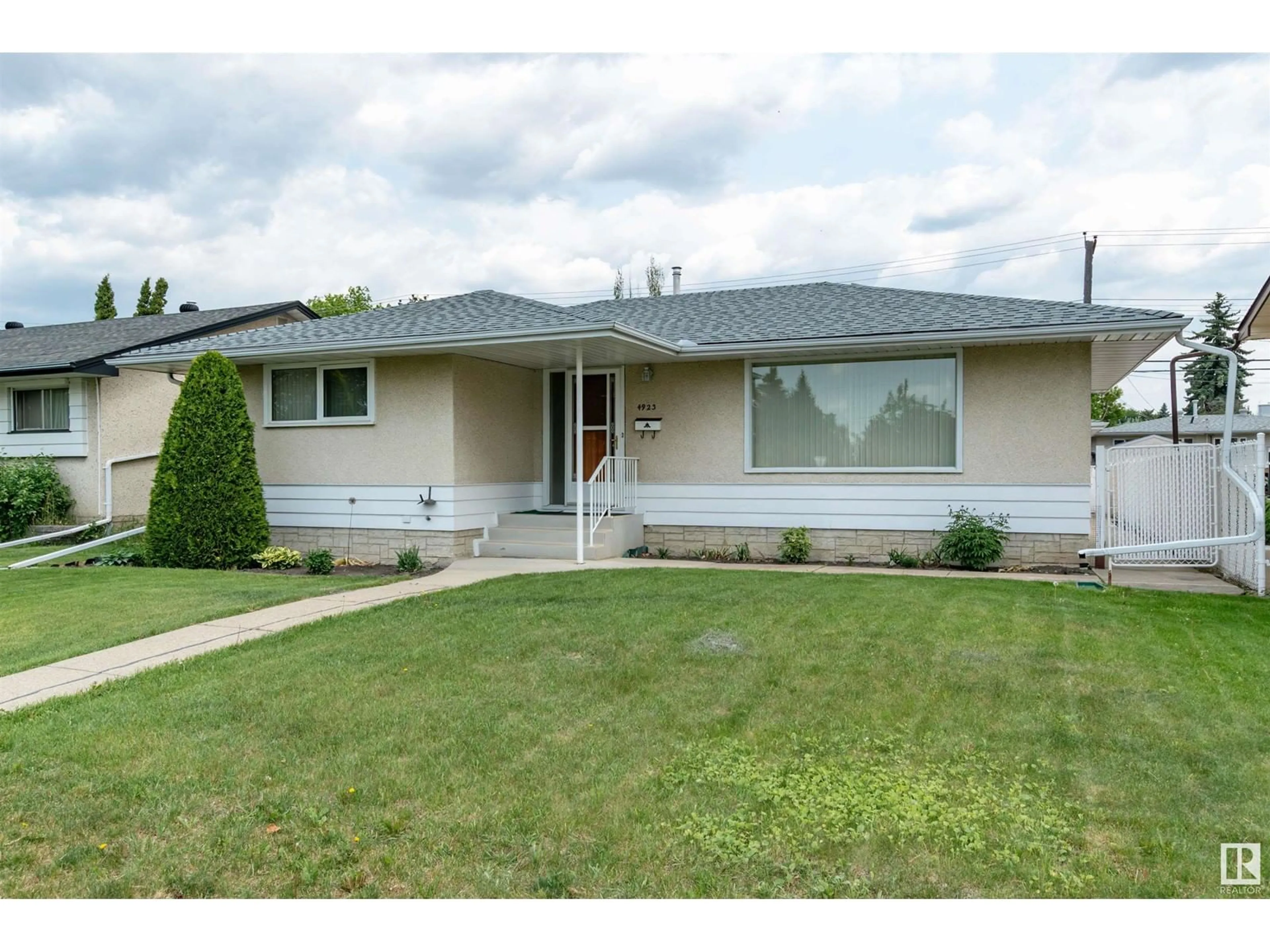 Home with vinyl exterior material, street for 4923 115 ST, Edmonton Alberta T6H3P1