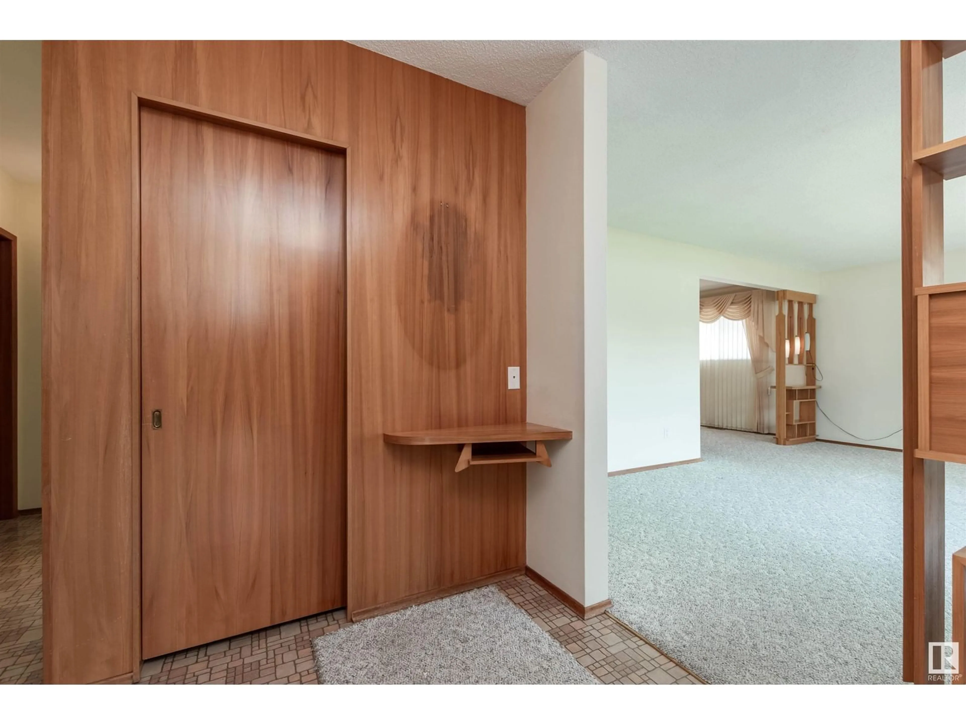 Indoor foyer for 4923 115 ST, Edmonton Alberta T6H3P1