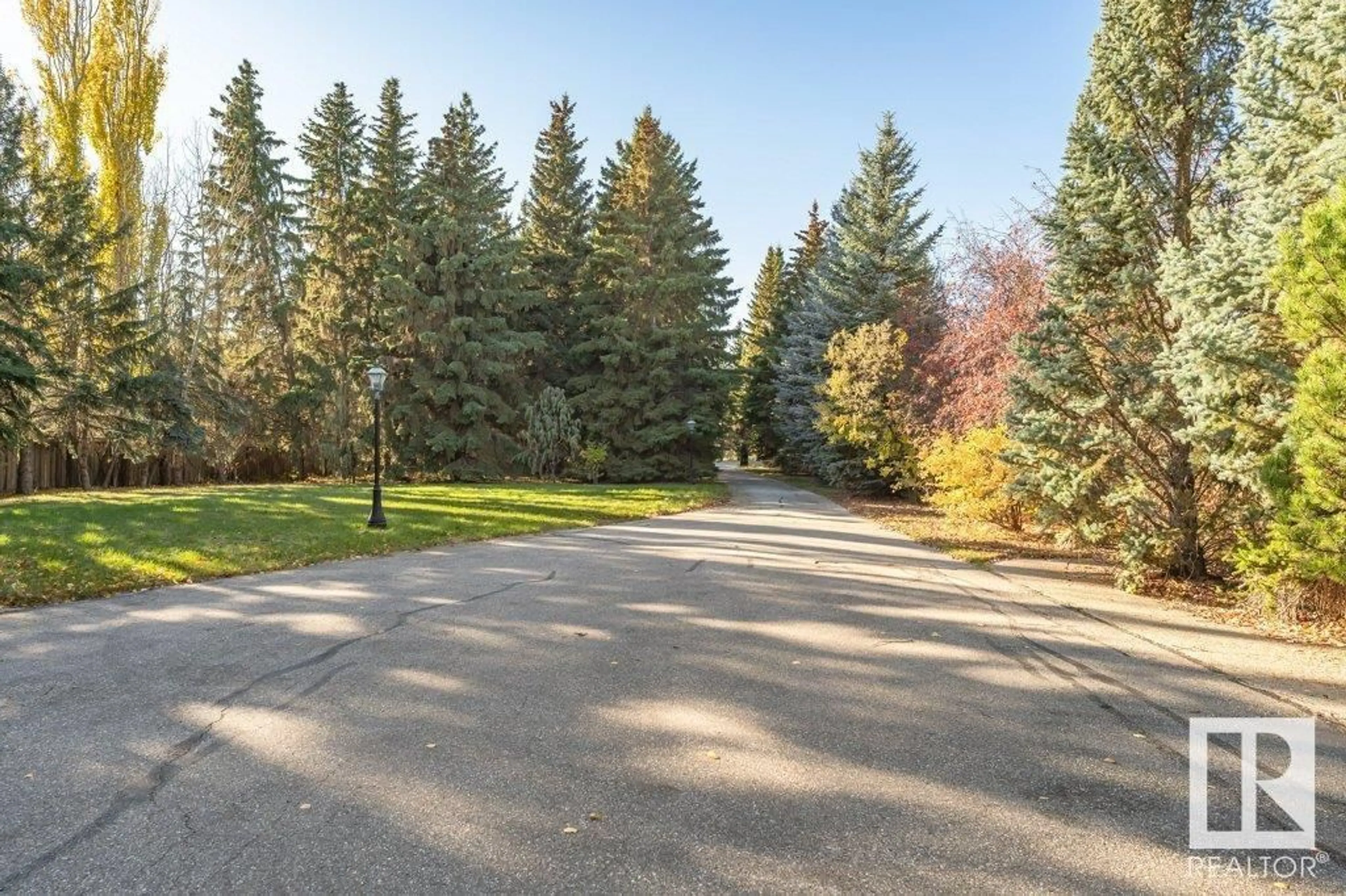 A pic from outside/outdoor area/front of a property/back of a property/a pic from drone, forest/trees view for NW - 220 GRANDISLE POINT, Edmonton Alberta T6M2P1
