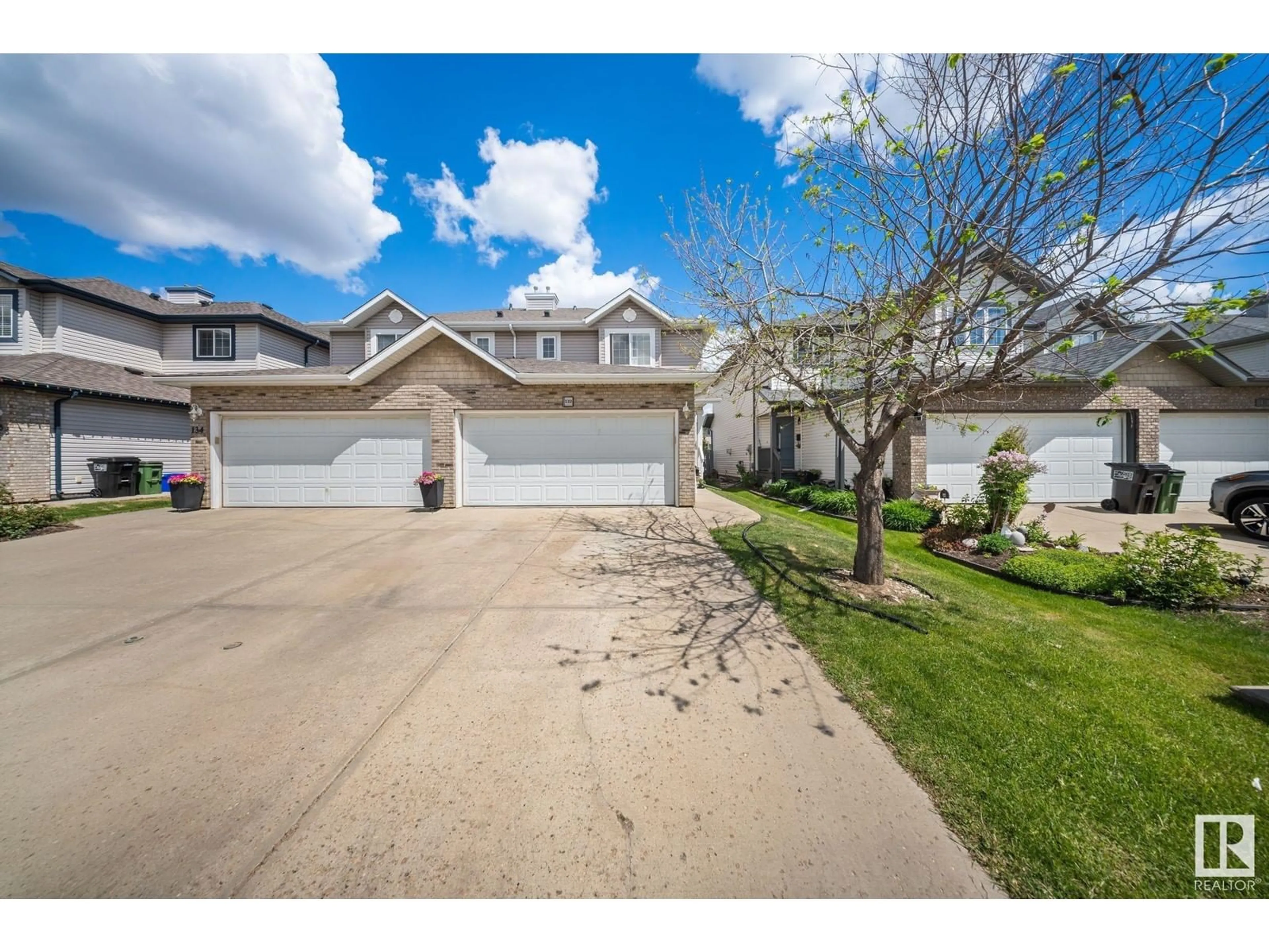 A pic from outside/outdoor area/front of a property/back of a property/a pic from drone, street for 132 CASTLE DR, Edmonton Alberta T5X6J1