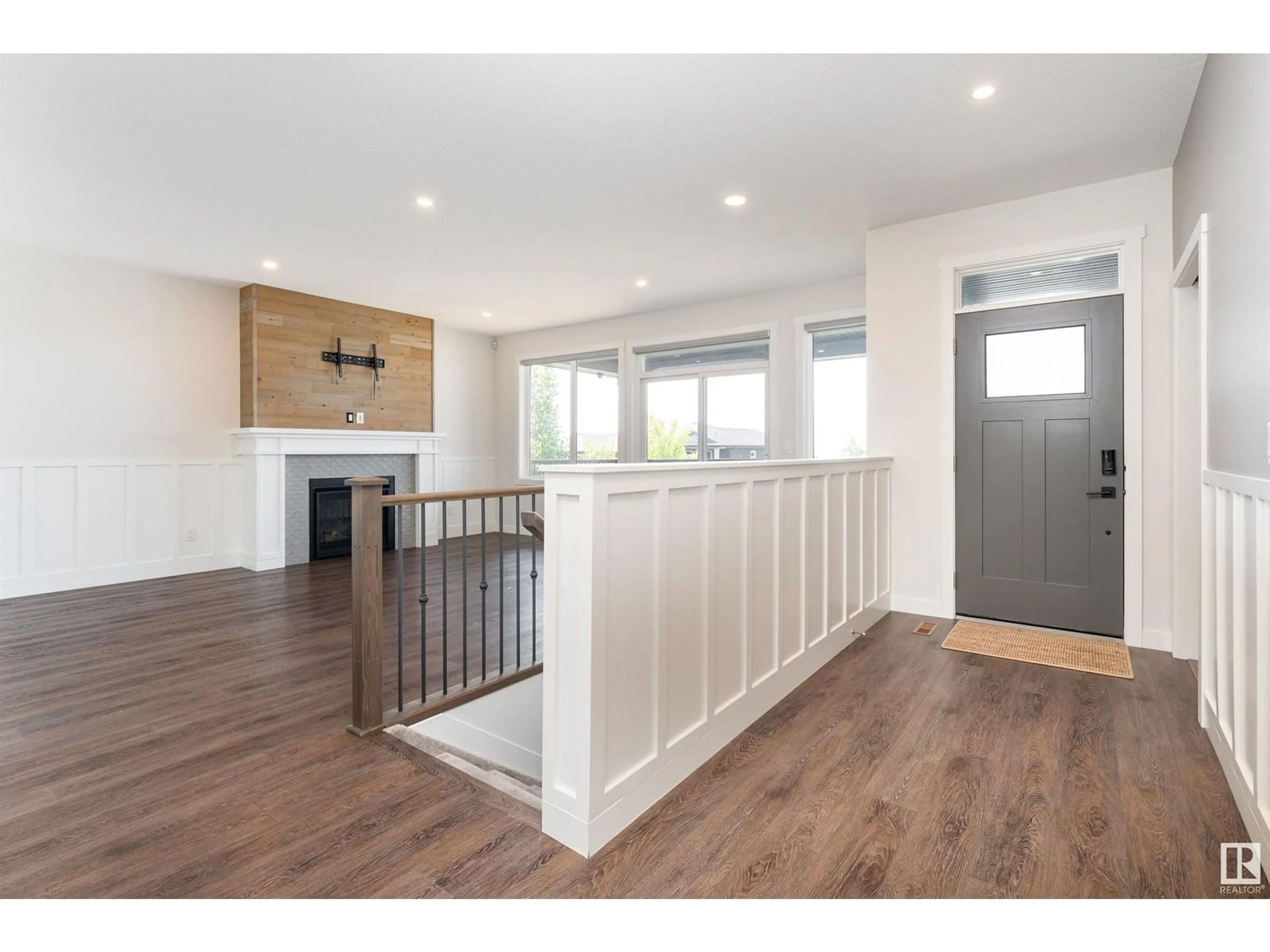 Indoor entryway for 55101 - 605 STE. ANNE TR, Rural Lac Ste. Anne County Alberta T0E1A1