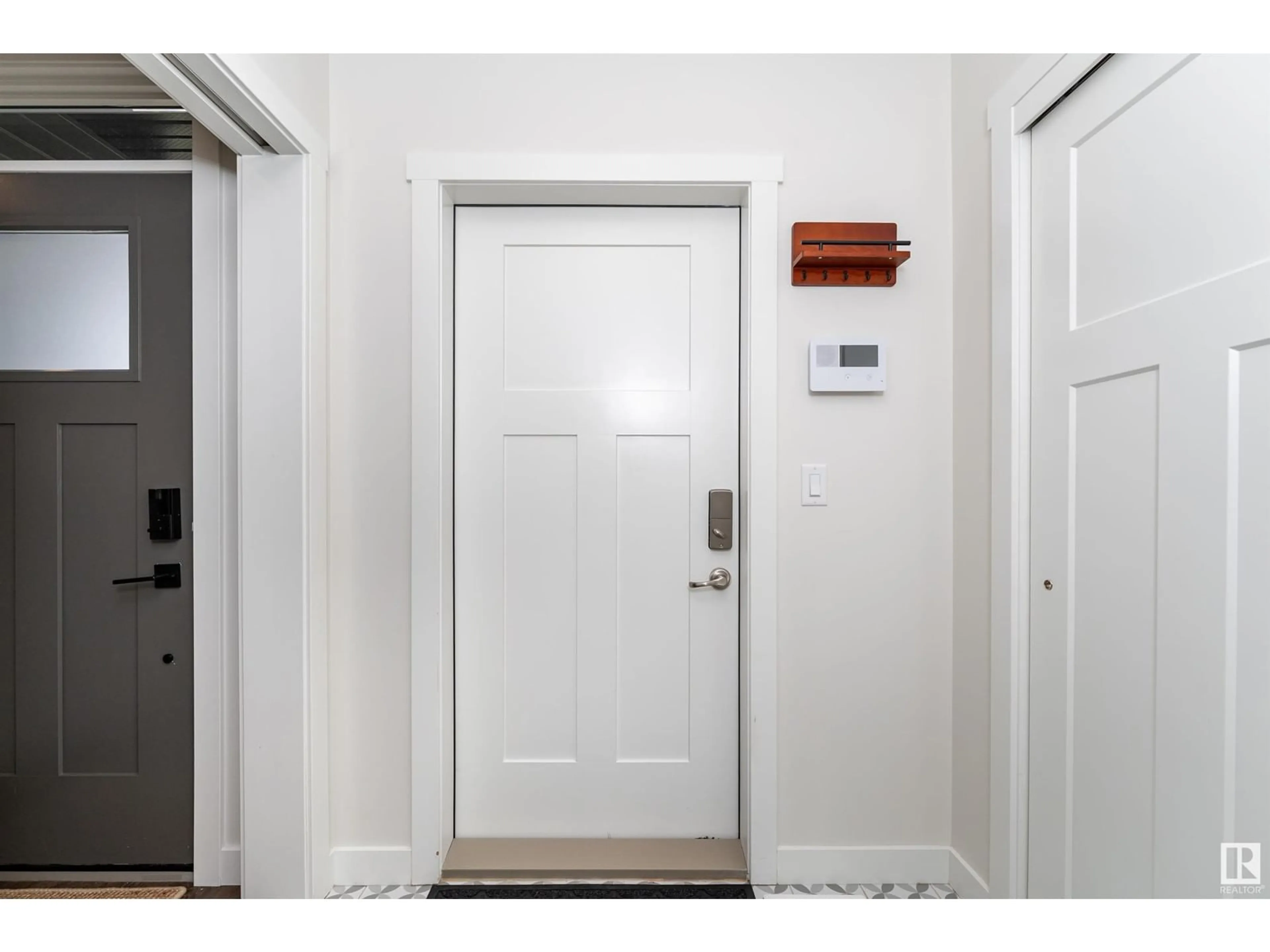 Indoor entryway for 55101 - 605 STE. ANNE TR, Rural Lac Ste. Anne County Alberta T0E1A1
