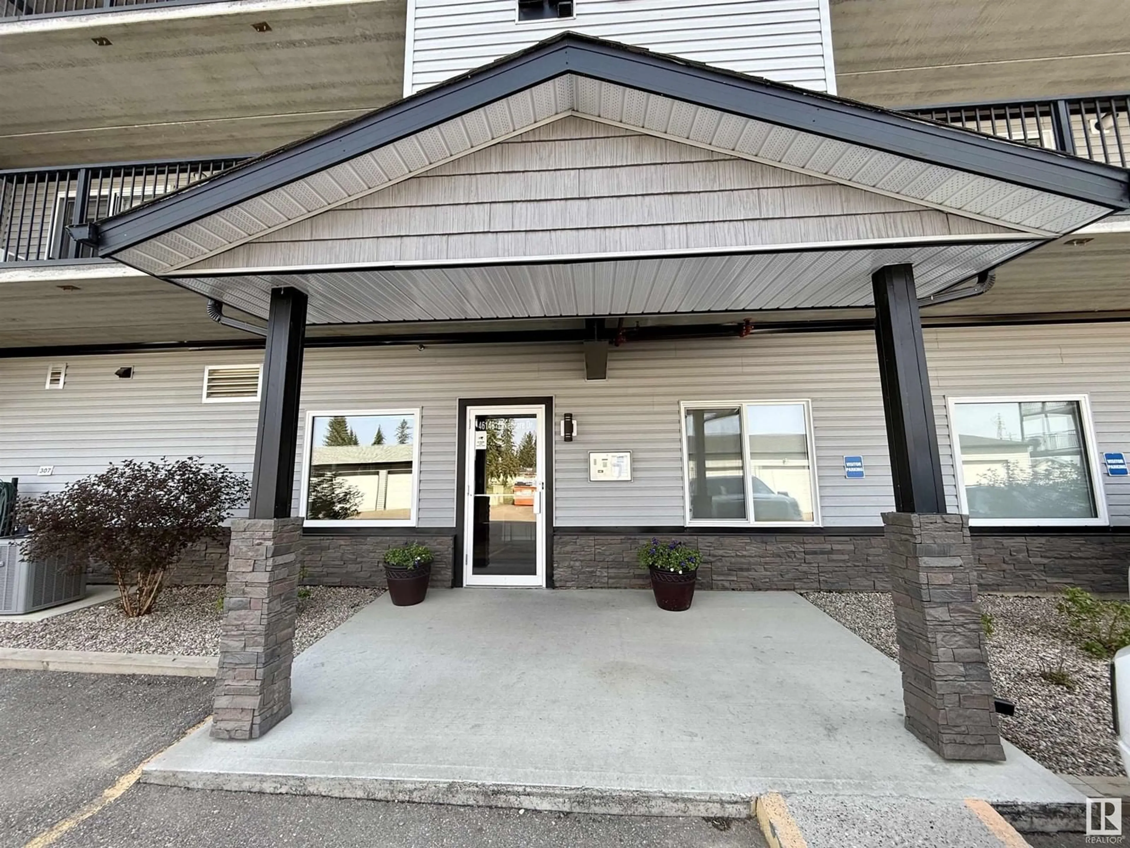 Indoor foyer for 201 - 4614B LAKESHORE DR, St. Paul Town Alberta T0A3A3