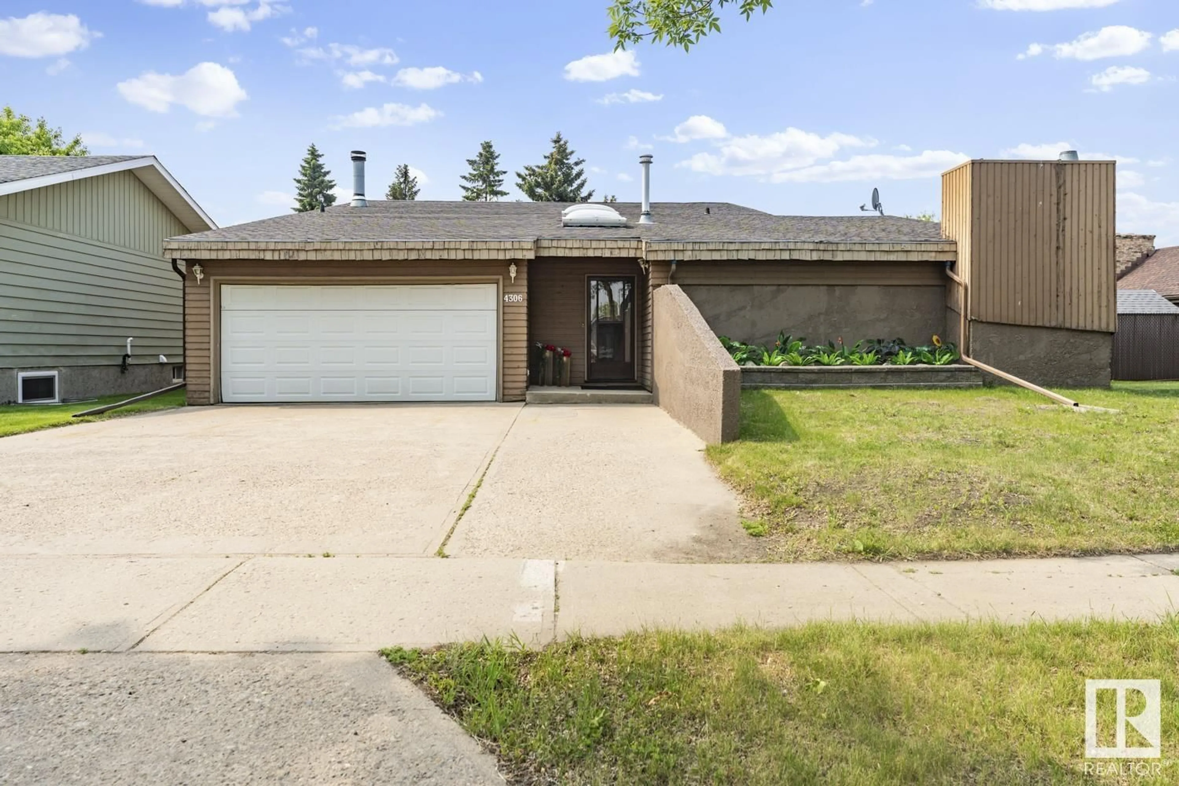 A pic from outside/outdoor area/front of a property/back of a property/a pic from drone, street for 4306 41 AV, Bonnyville Town Alberta T9N1R7