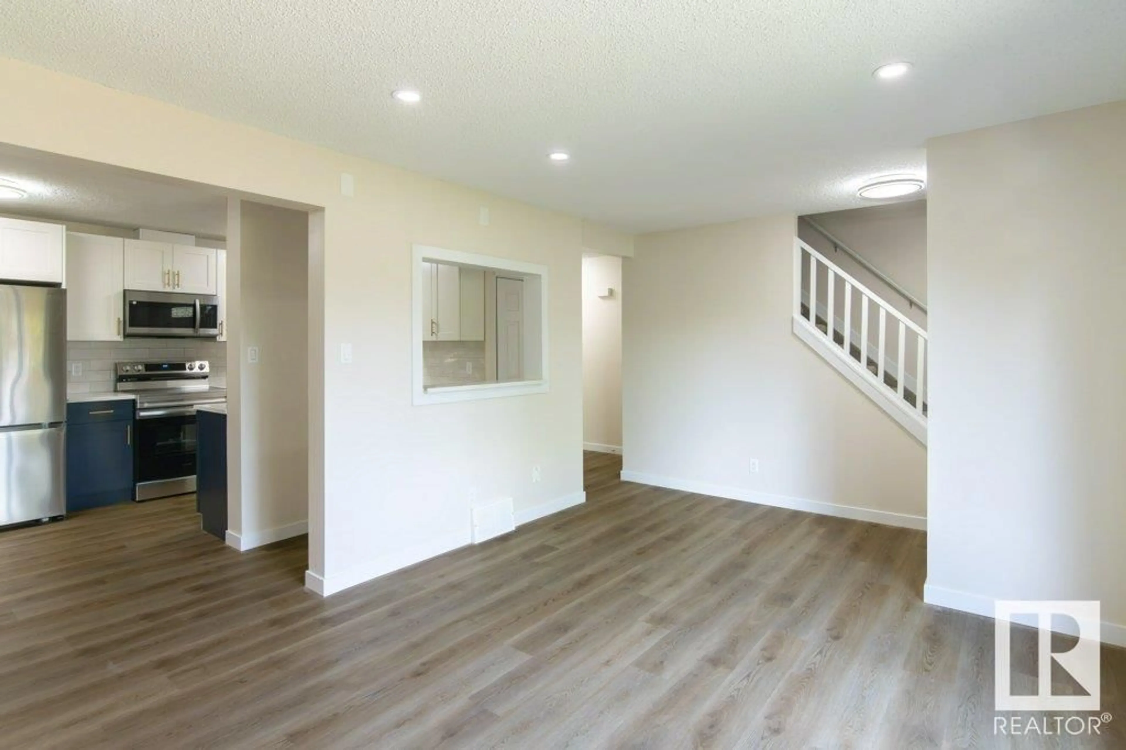 A pic of a room for 102 PRIMROSE GARDENS GD, Edmonton Alberta T5T0R1
