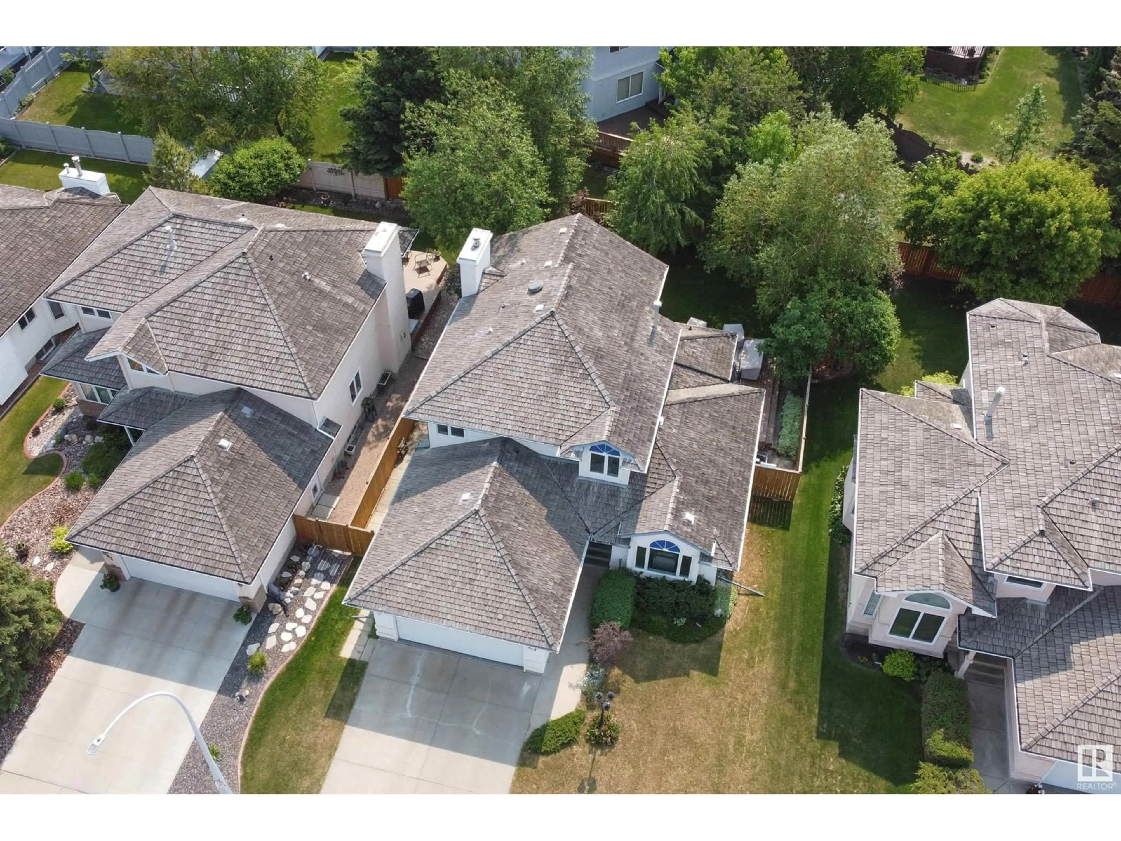 A pic from outside/outdoor area/front of a property/back of a property/a pic from drone, street for 67 NOTTINGHAM RD, Sherwood Park Alberta T8A5L5