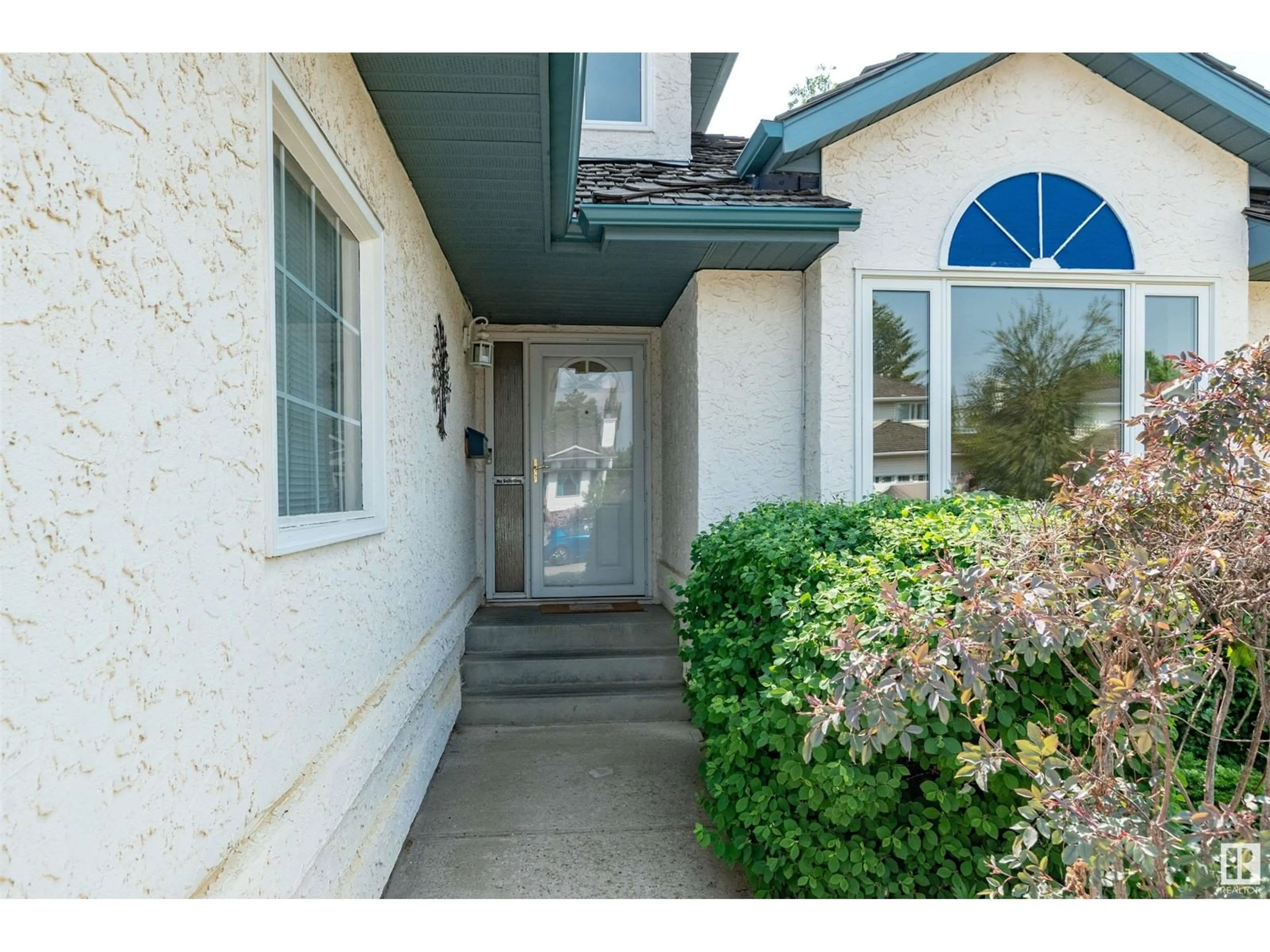 Indoor entryway for 67 NOTTINGHAM RD, Sherwood Park Alberta T8A5L5