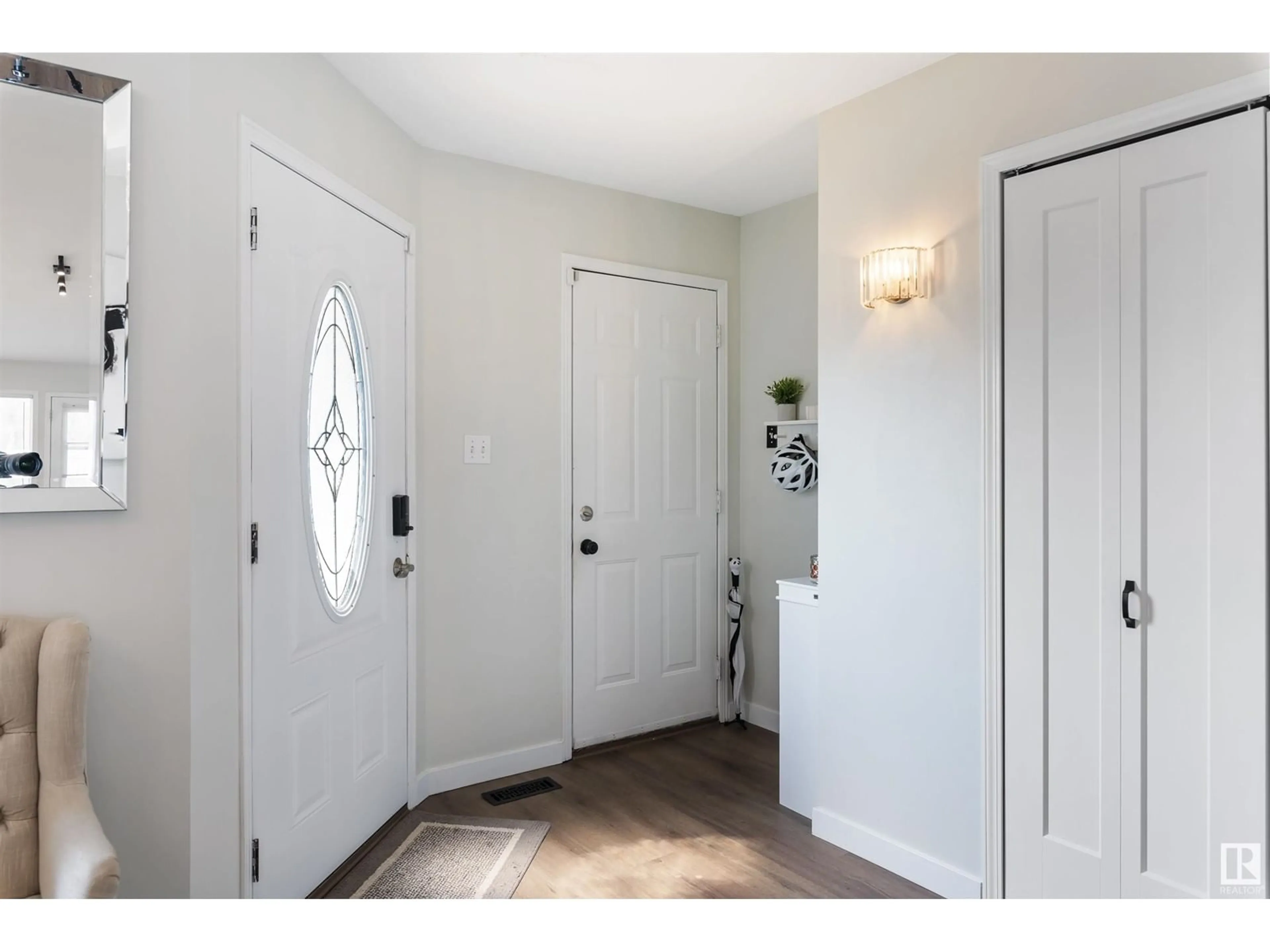 Indoor entryway for 89 DEER RIDGE DR, St. Albert Alberta T8N6A9