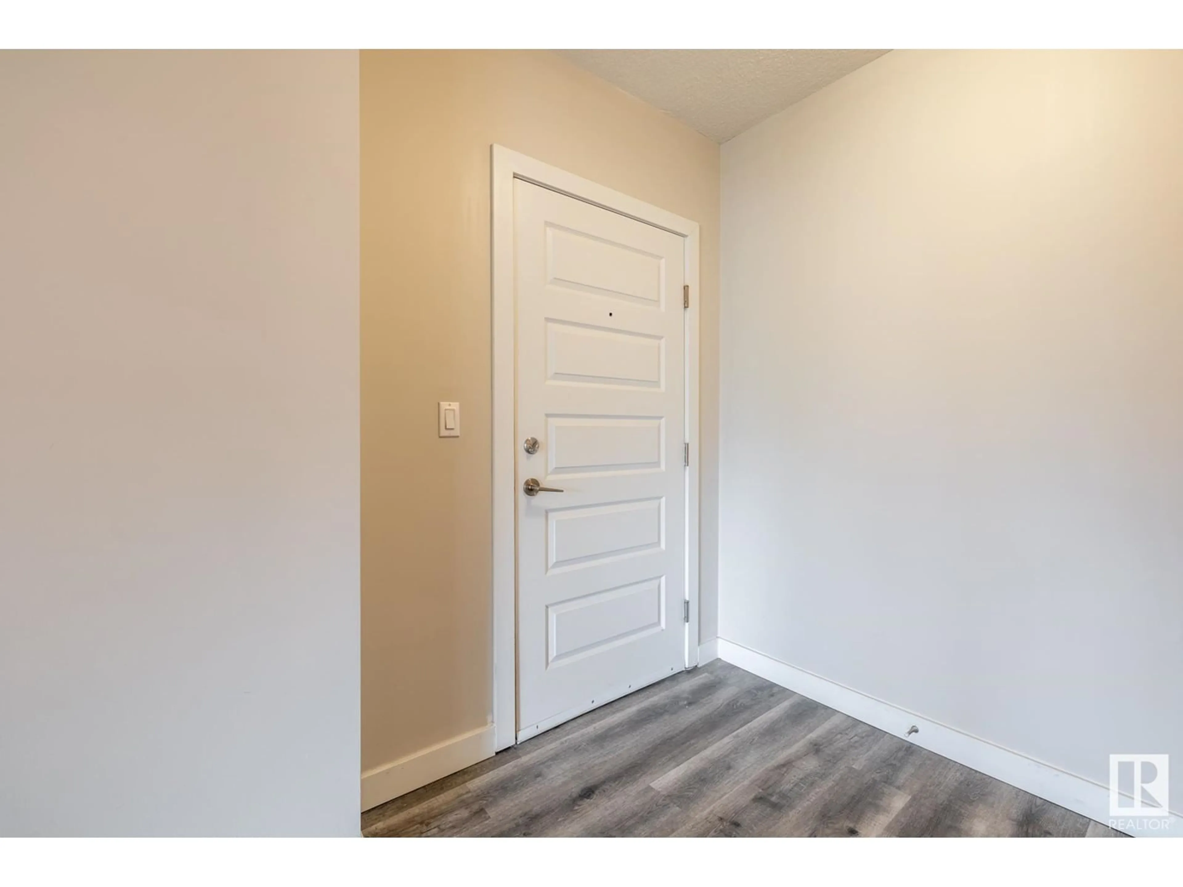 Indoor entryway for 130 5151 WINDERMERE BV, Edmonton Alberta T6W2K4