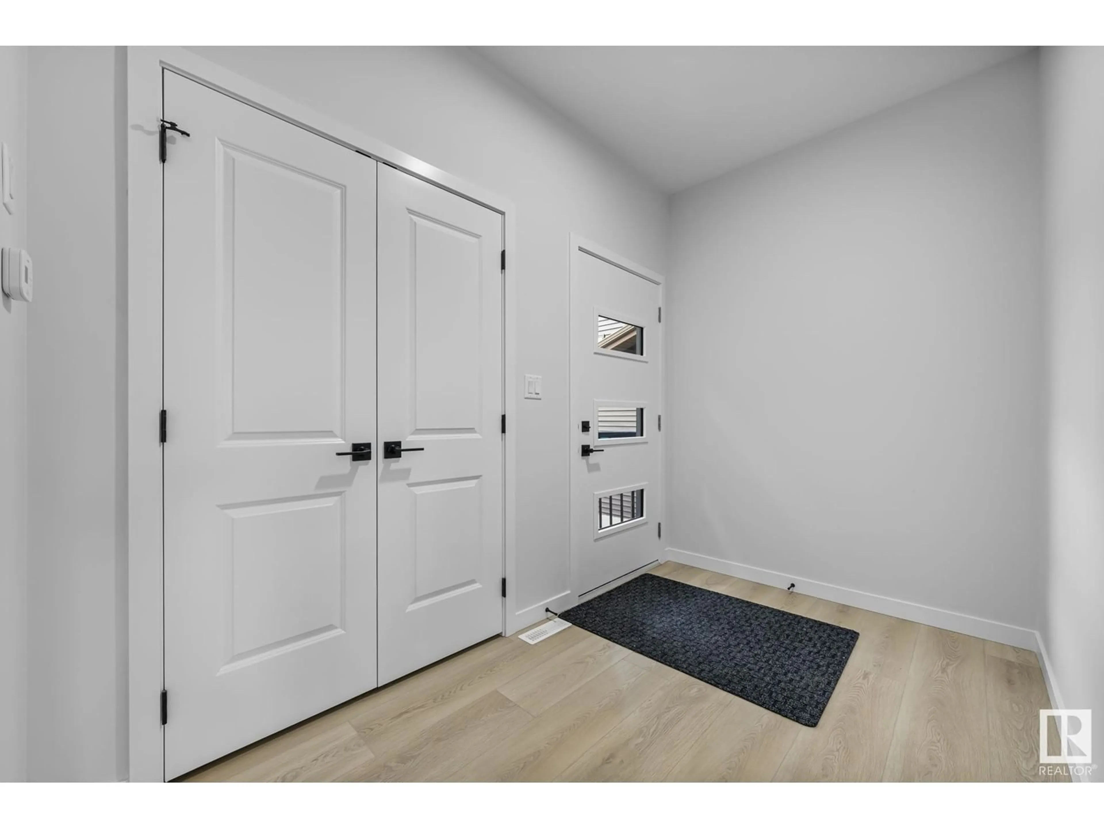 Indoor entryway for SW - 6377 KING WD, Edmonton Alberta T6W5J3
