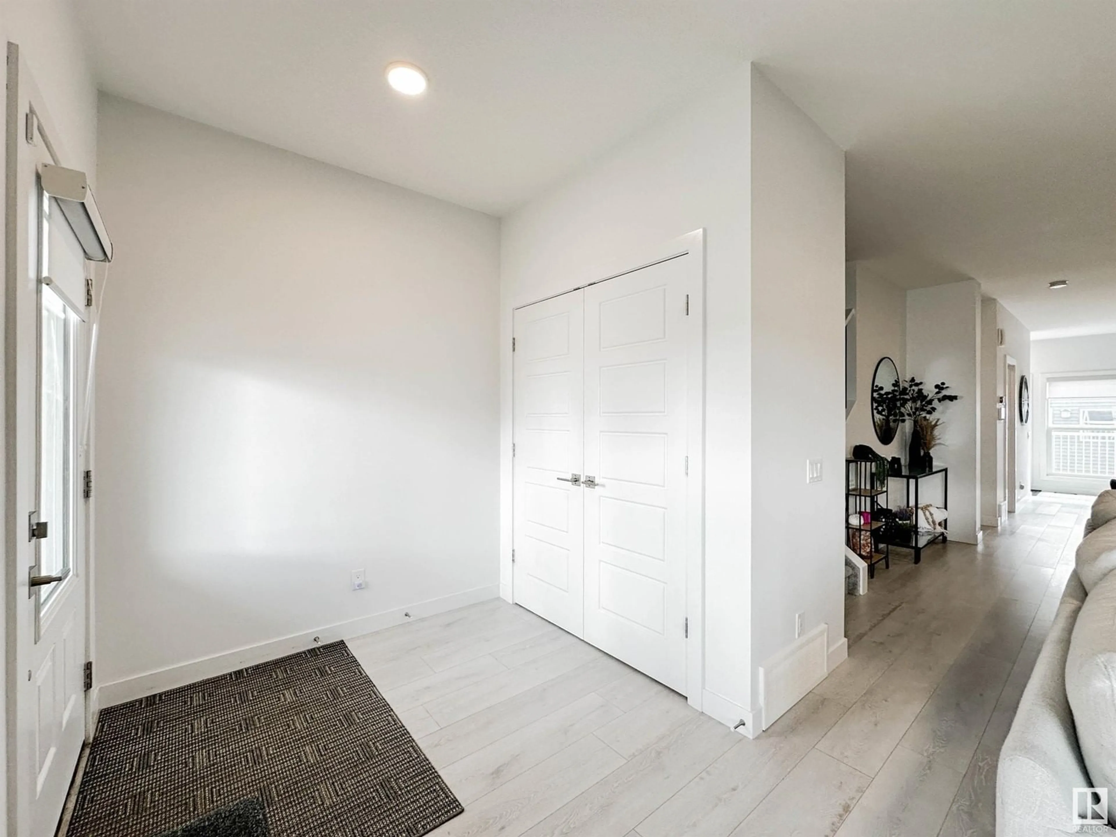 Indoor entryway for 314 JENSEN LAKES BV, St. Albert Alberta T8N7Z4