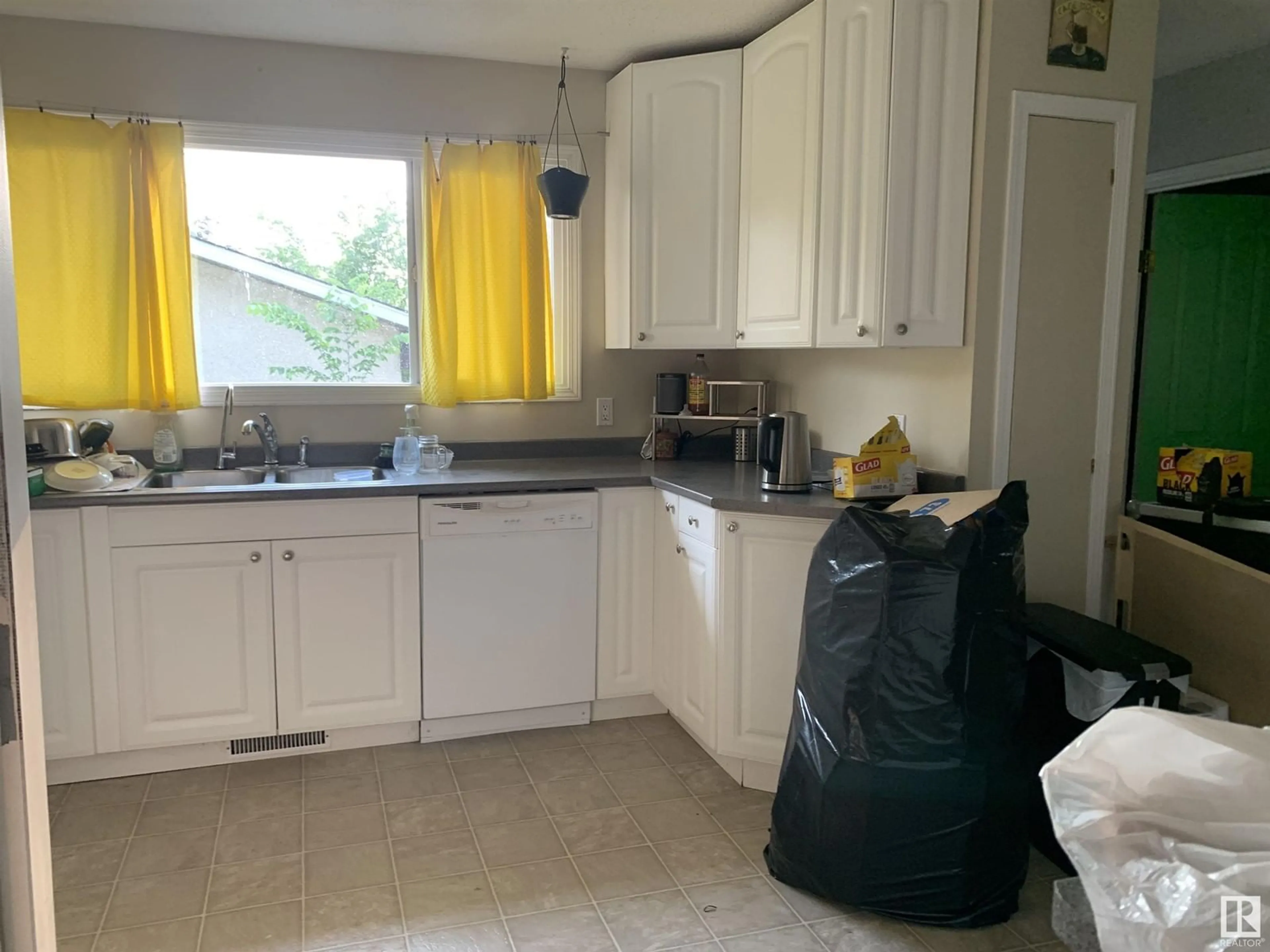 Standard kitchen, unknown for NW - 8102 159 ST, Edmonton Alberta T5R2E4