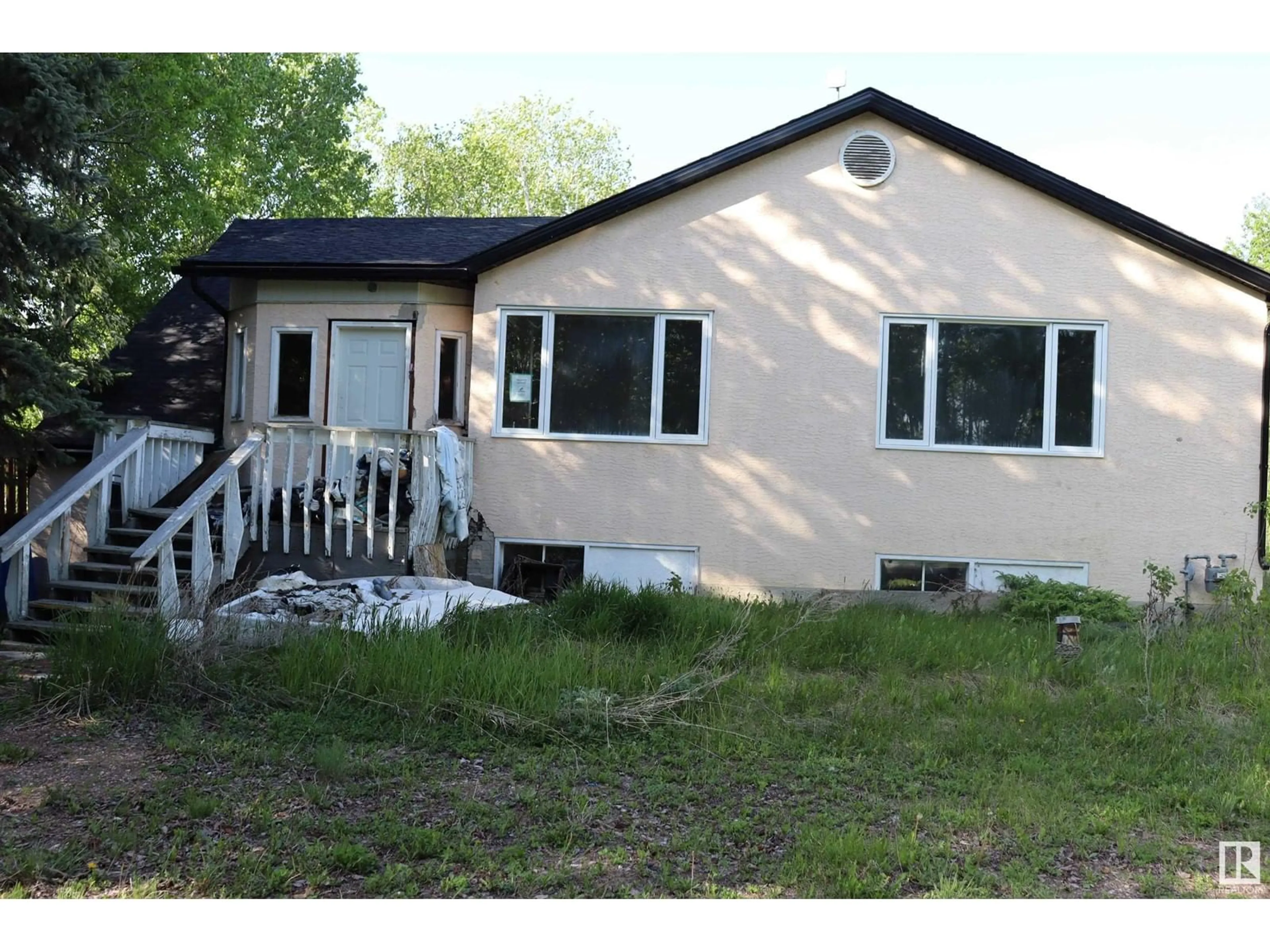 Home with vinyl exterior material, building for 51308 - 36 RGE.195, Rural Beaver County Alberta T0B4J0