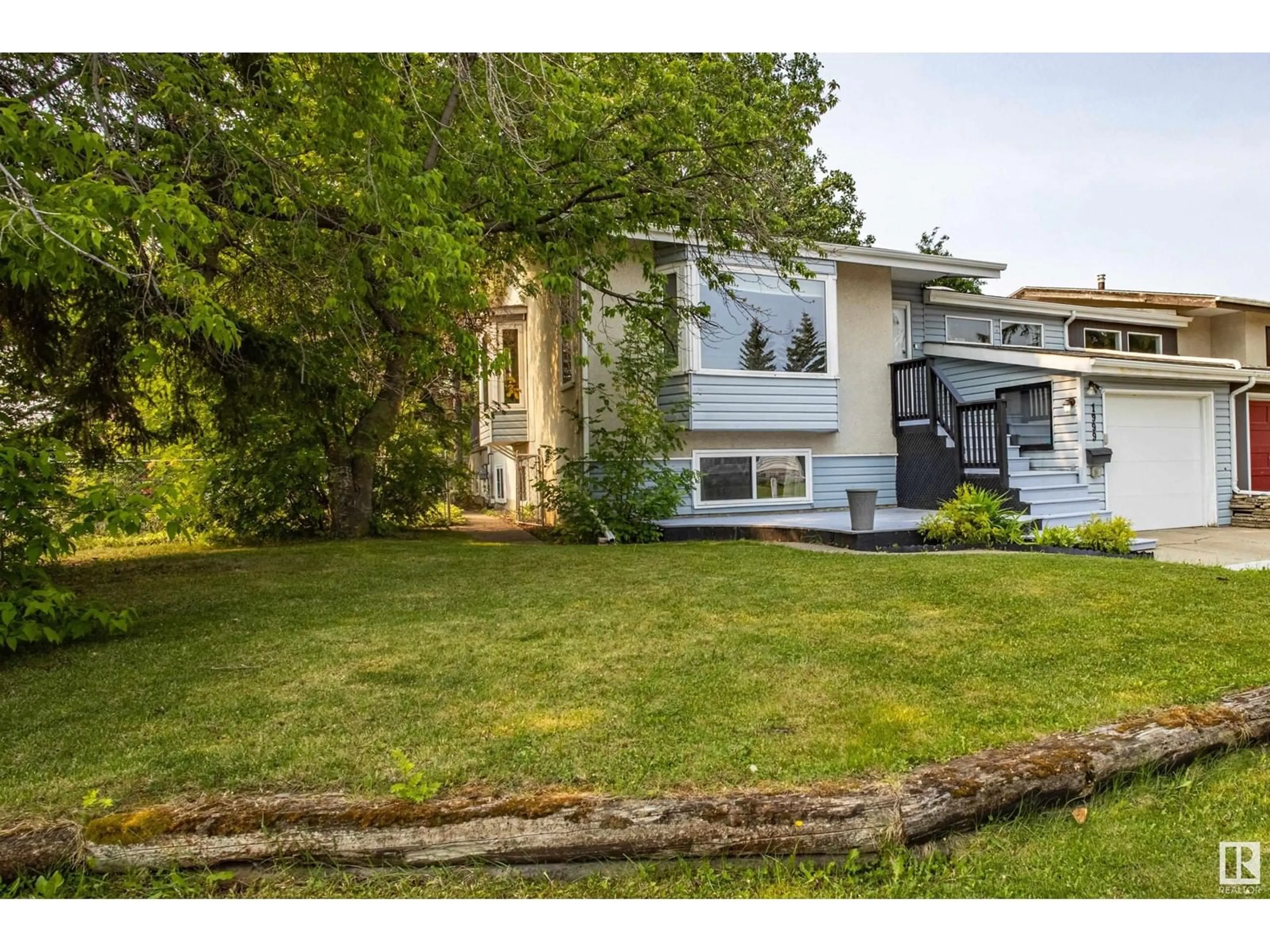 A pic from outside/outdoor area/front of a property/back of a property/a pic from drone, street for 1999 GLENMORE AV, Sherwood Park Alberta T8A0X7