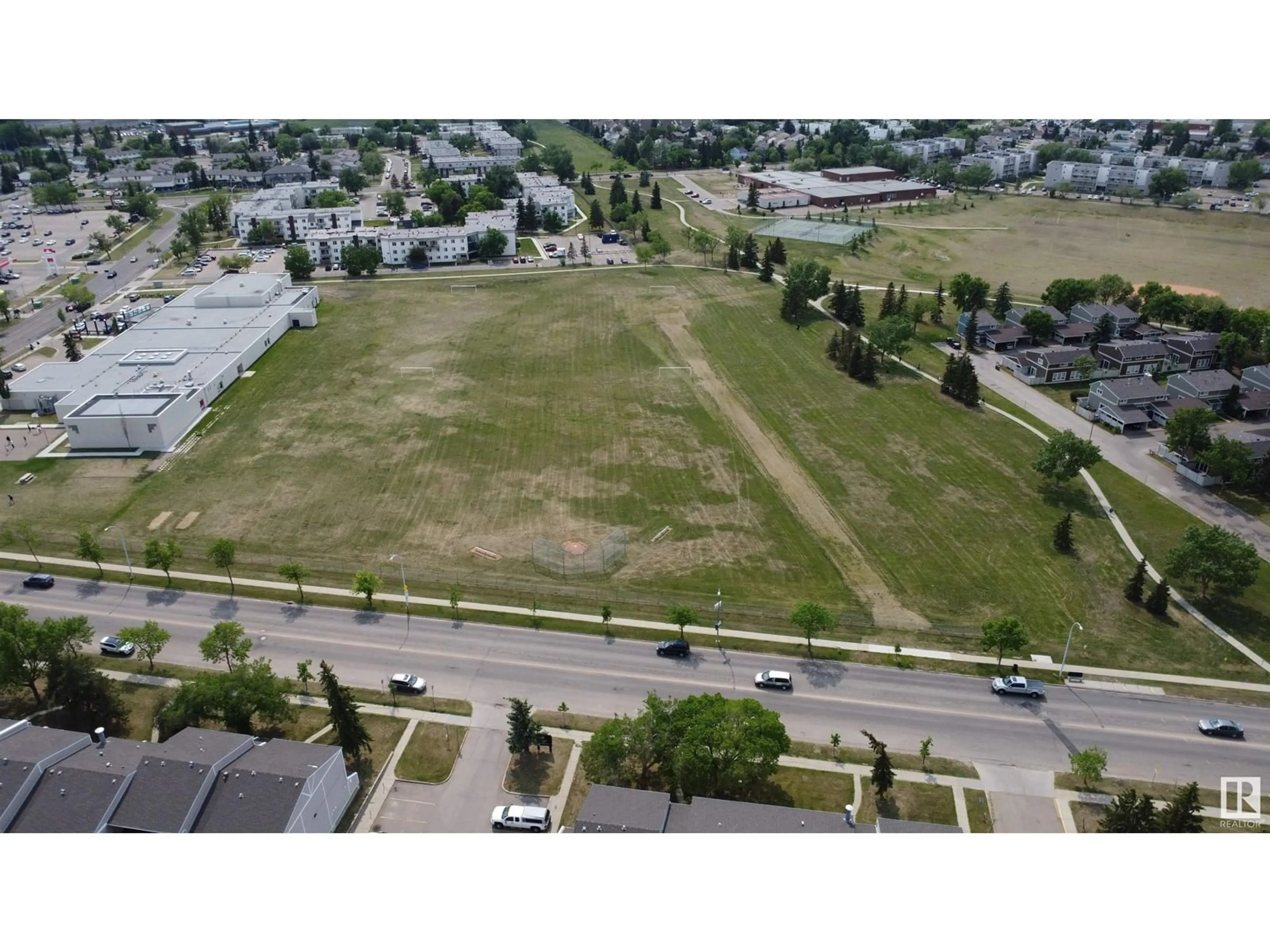 A pic from outside/outdoor area/front of a property/back of a property/a pic from drone, street for #4 - 3839 76 ST, Edmonton Alberta T6K2P9