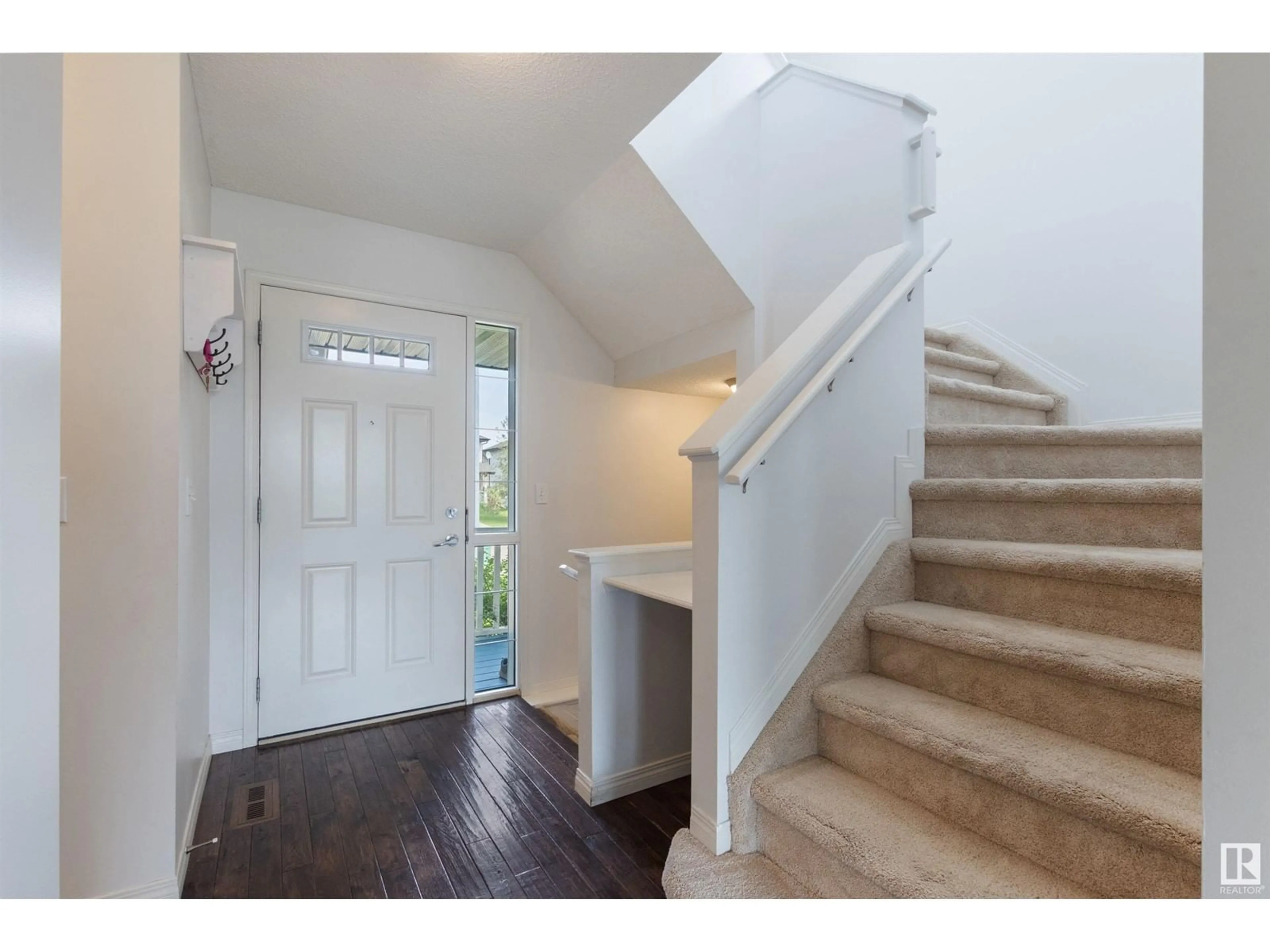 Indoor entryway for 62 NEVIS CL, St. Albert Alberta T8N0R7