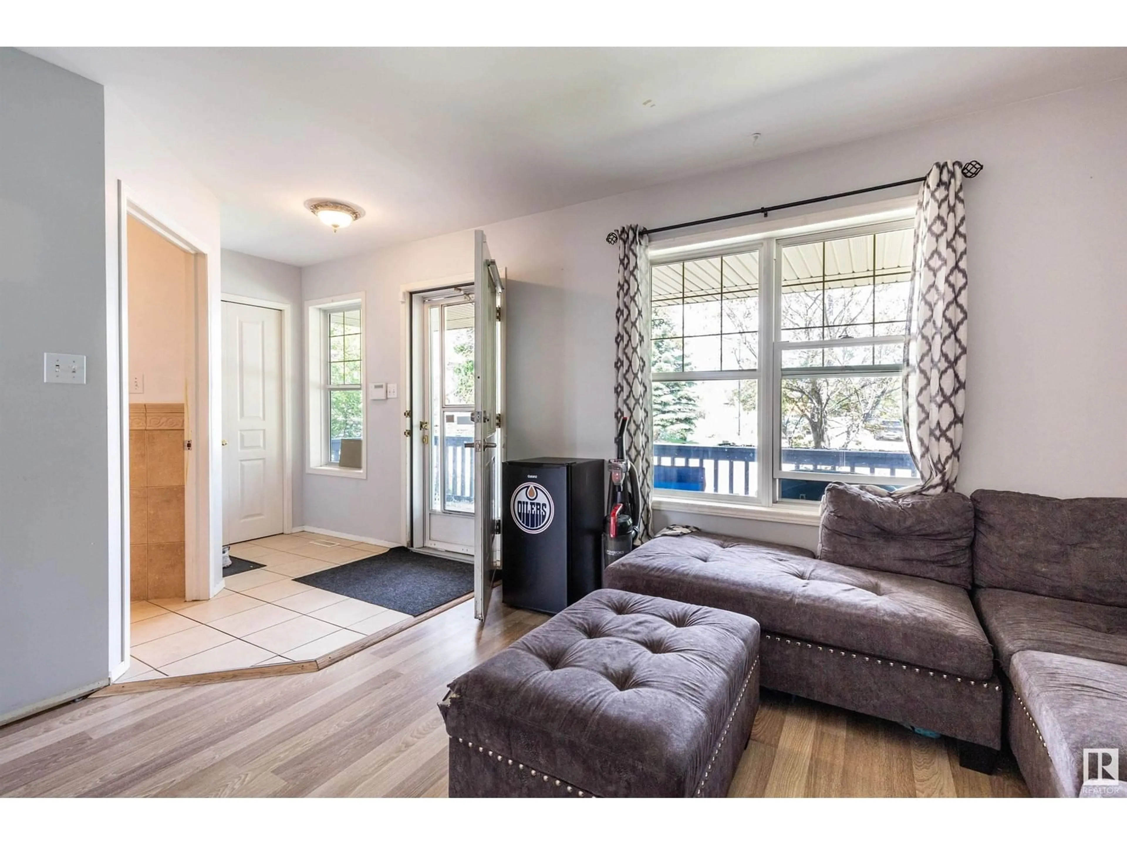 Living room with furniture, wood/laminate floor for 664 GLENWRIGHT CR, Edmonton Alberta T5T6K5