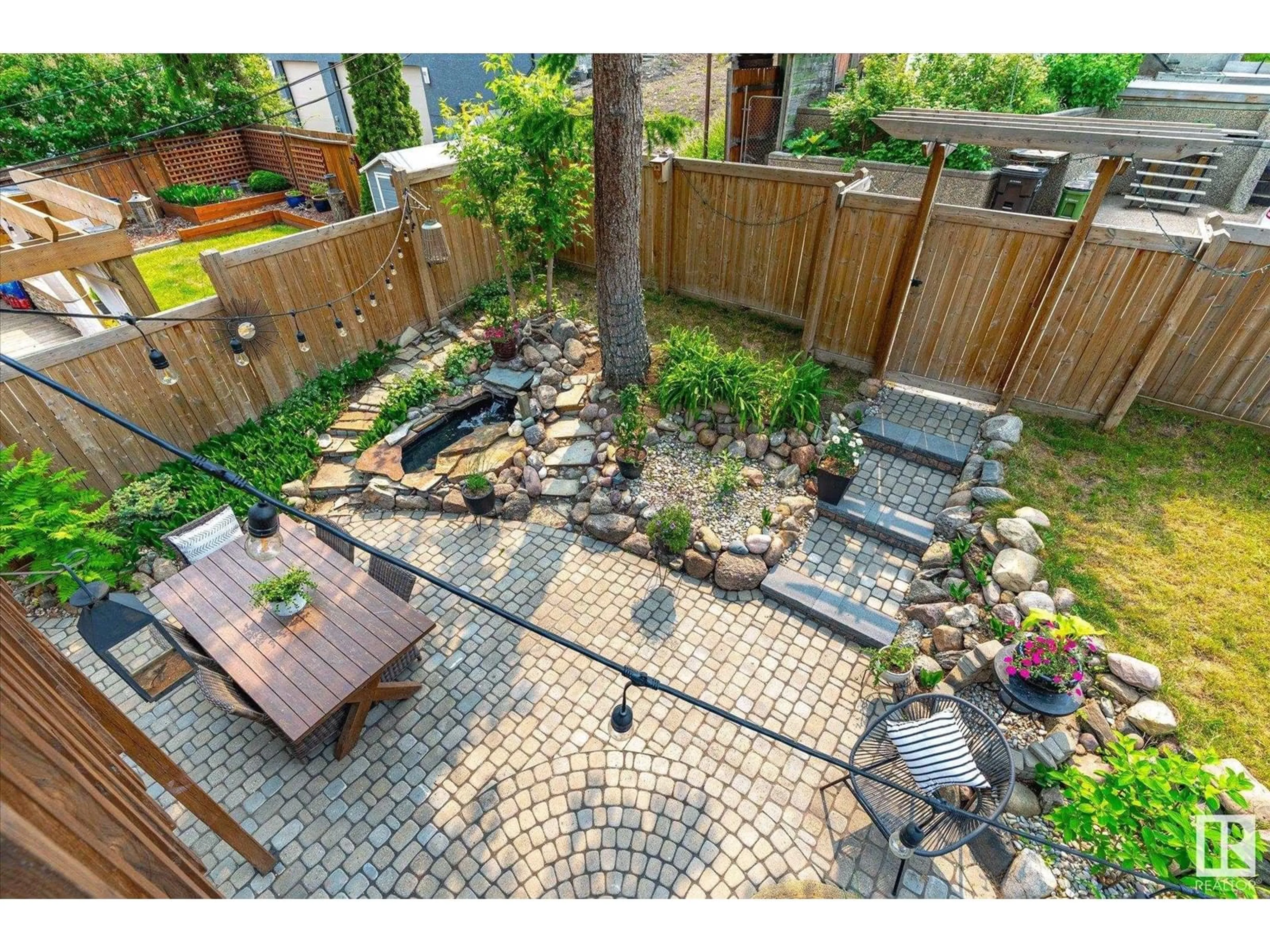 Patio, street for NW - 10026 93 ST, Edmonton Alberta T5H1W7