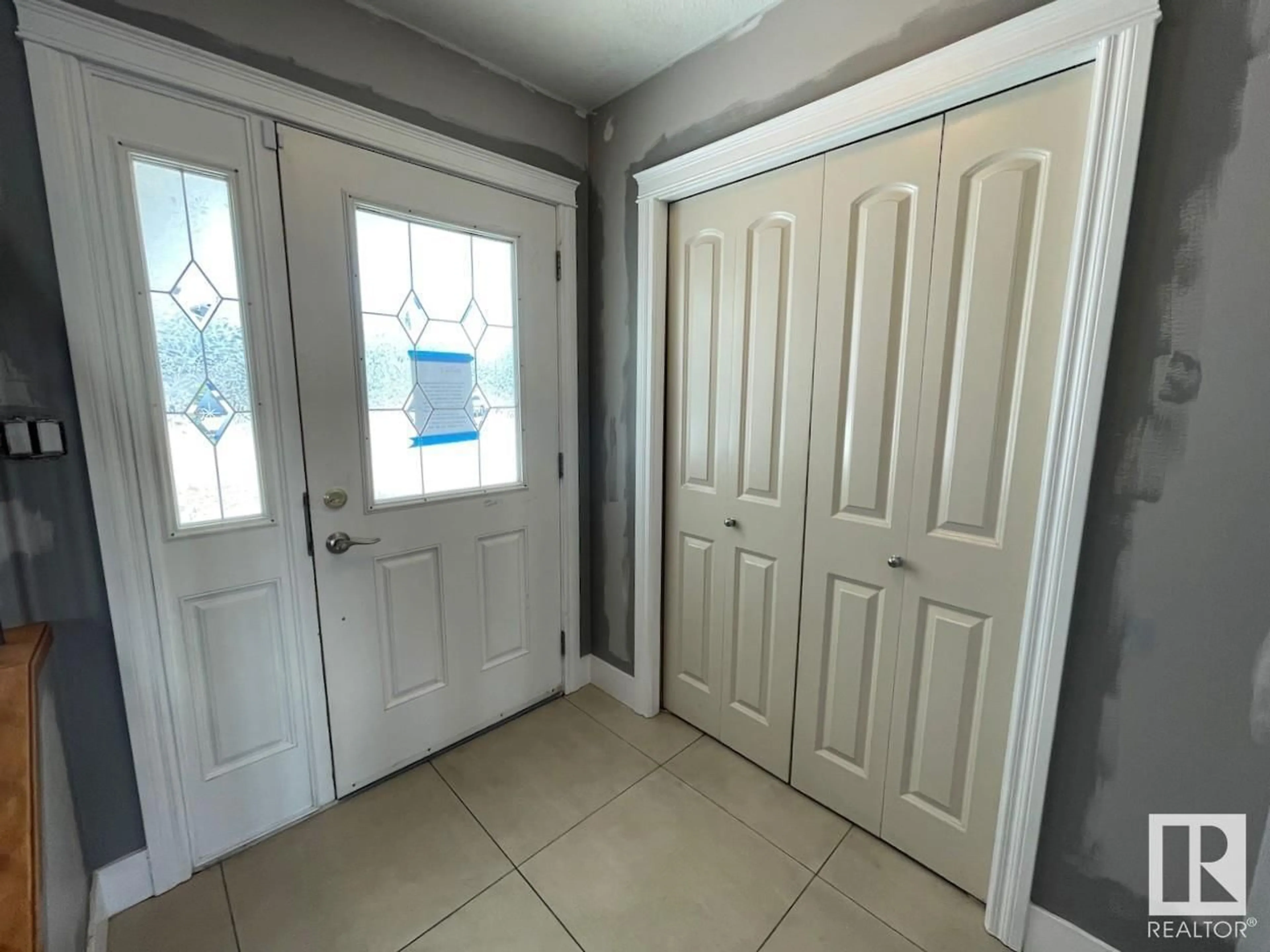 Indoor entryway for 5228 39 AV, Gibbons Alberta T0A1N0