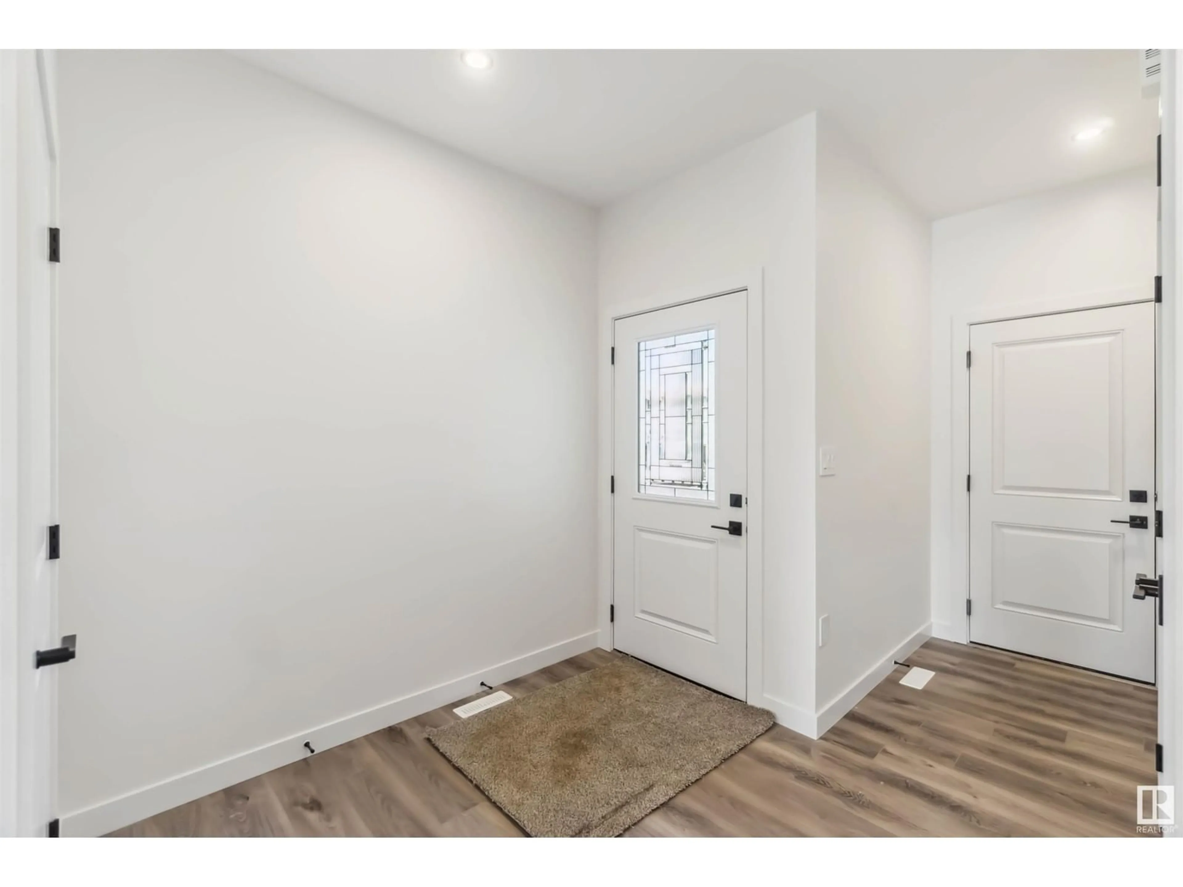 Indoor entryway for 15 TENUTO LI, Spruce Grove Alberta T6X0Z3