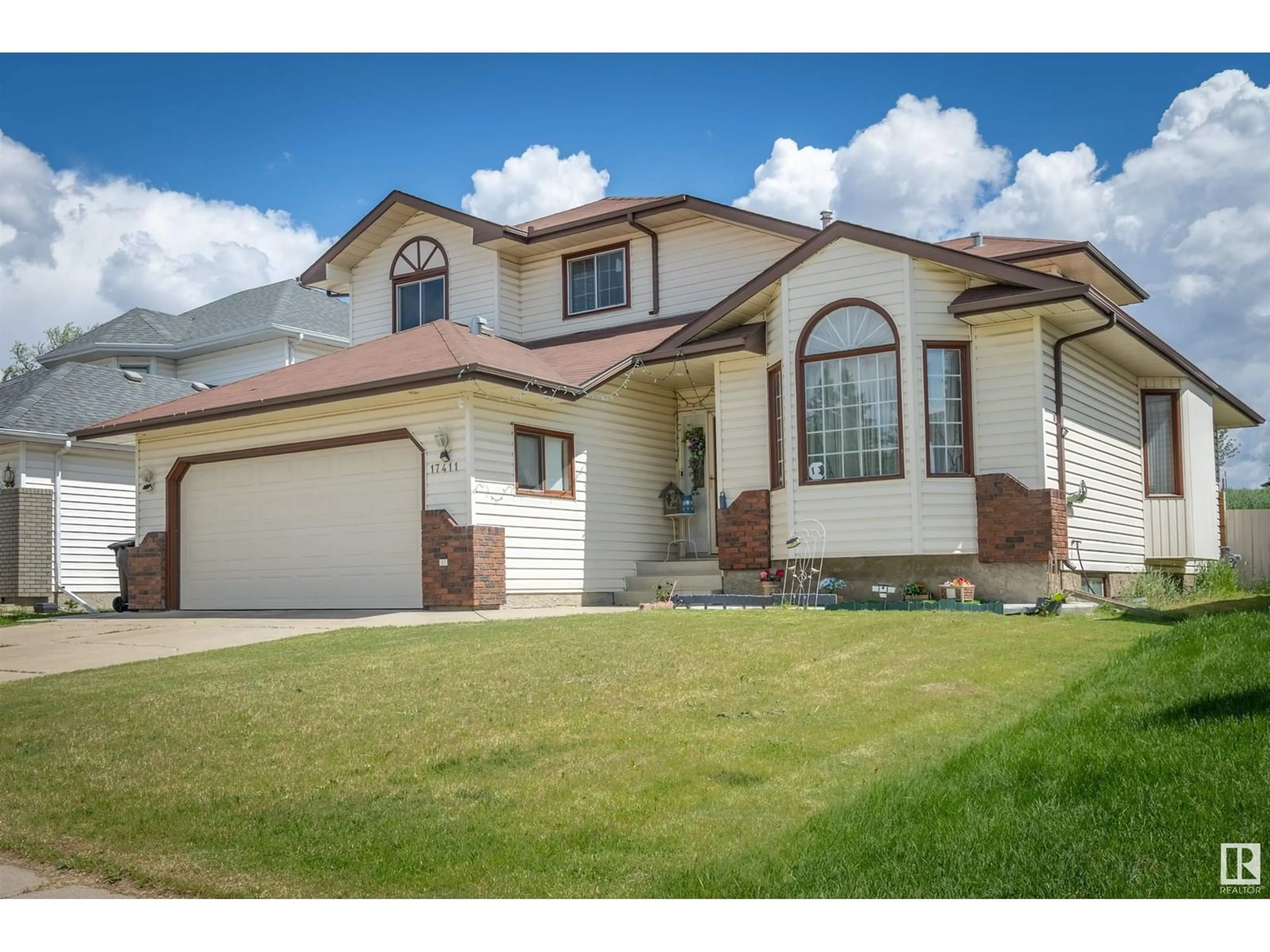 Home with vinyl exterior material, street for 17411 98 ST, Edmonton Alberta T5X5V5