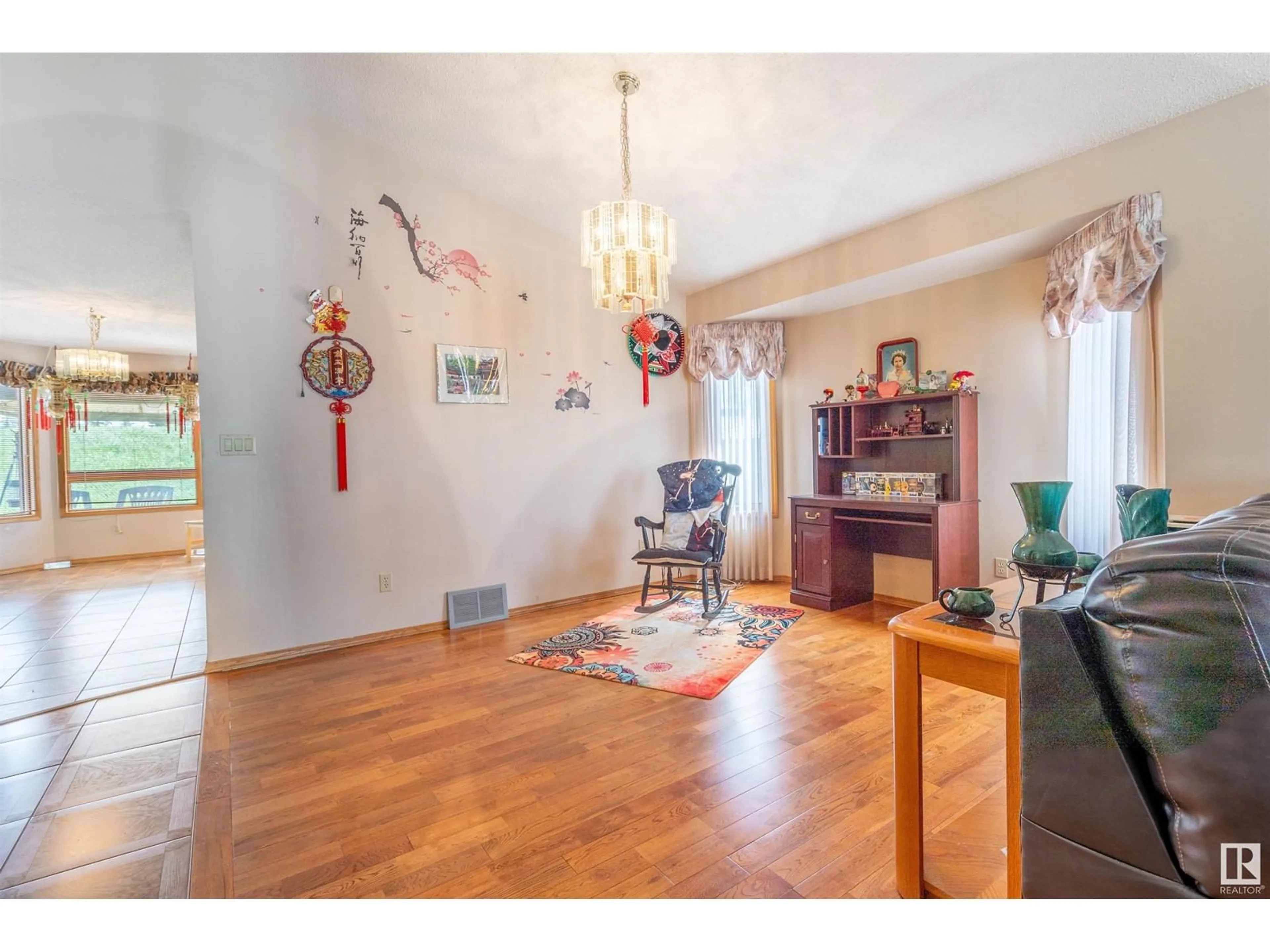 Indoor foyer for 17411 98 ST, Edmonton Alberta T5X5V5